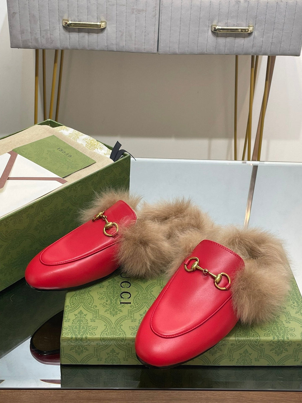 GUCCI HORSEBIT MULE IN CHERRY RED CALFSKIN AND LAMB WOOL LINING