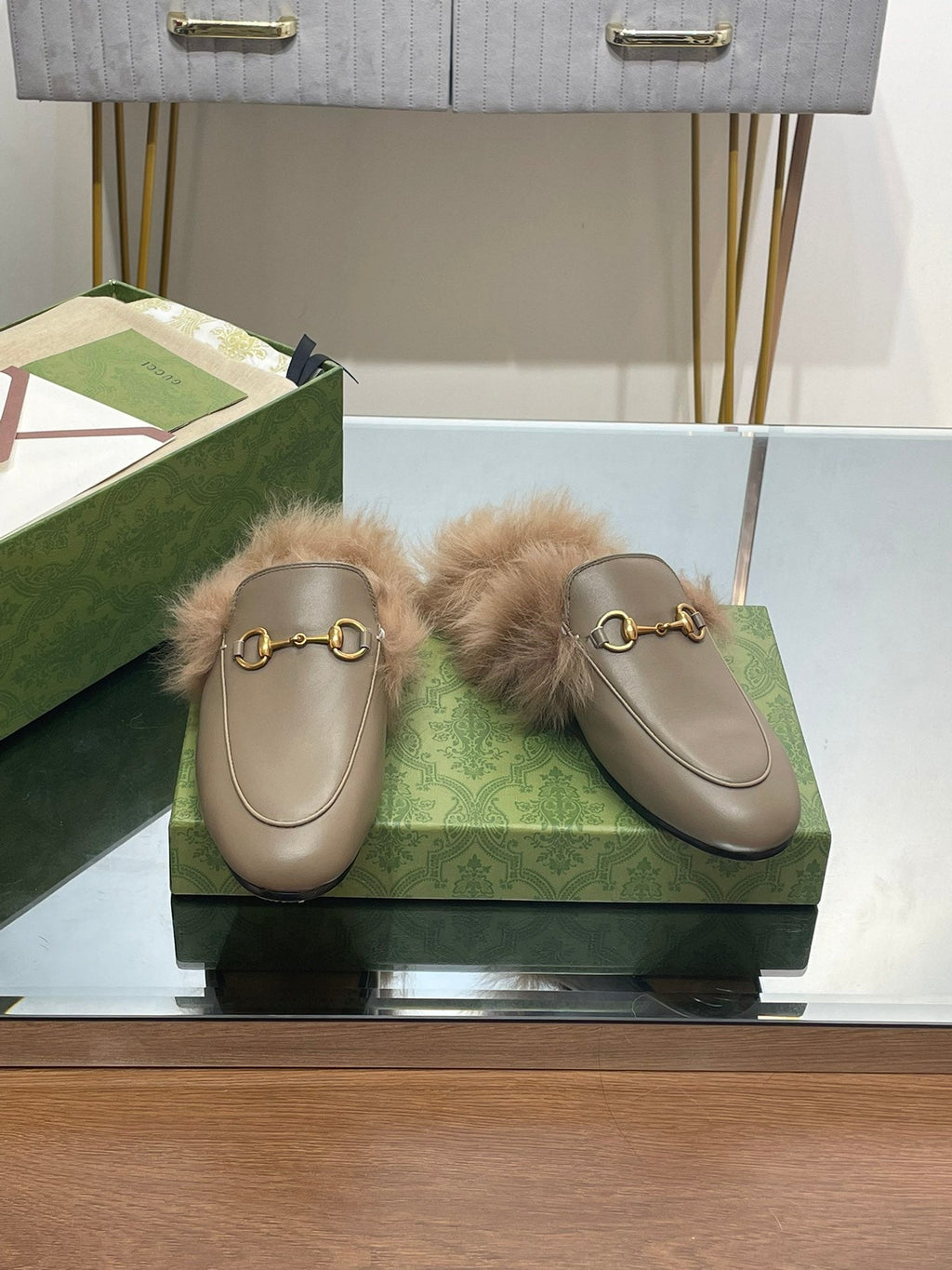 GUCCI HORSEBIT MULE IN PEANUT BROWN CALFSKIN AND LAMB WOOL LINING