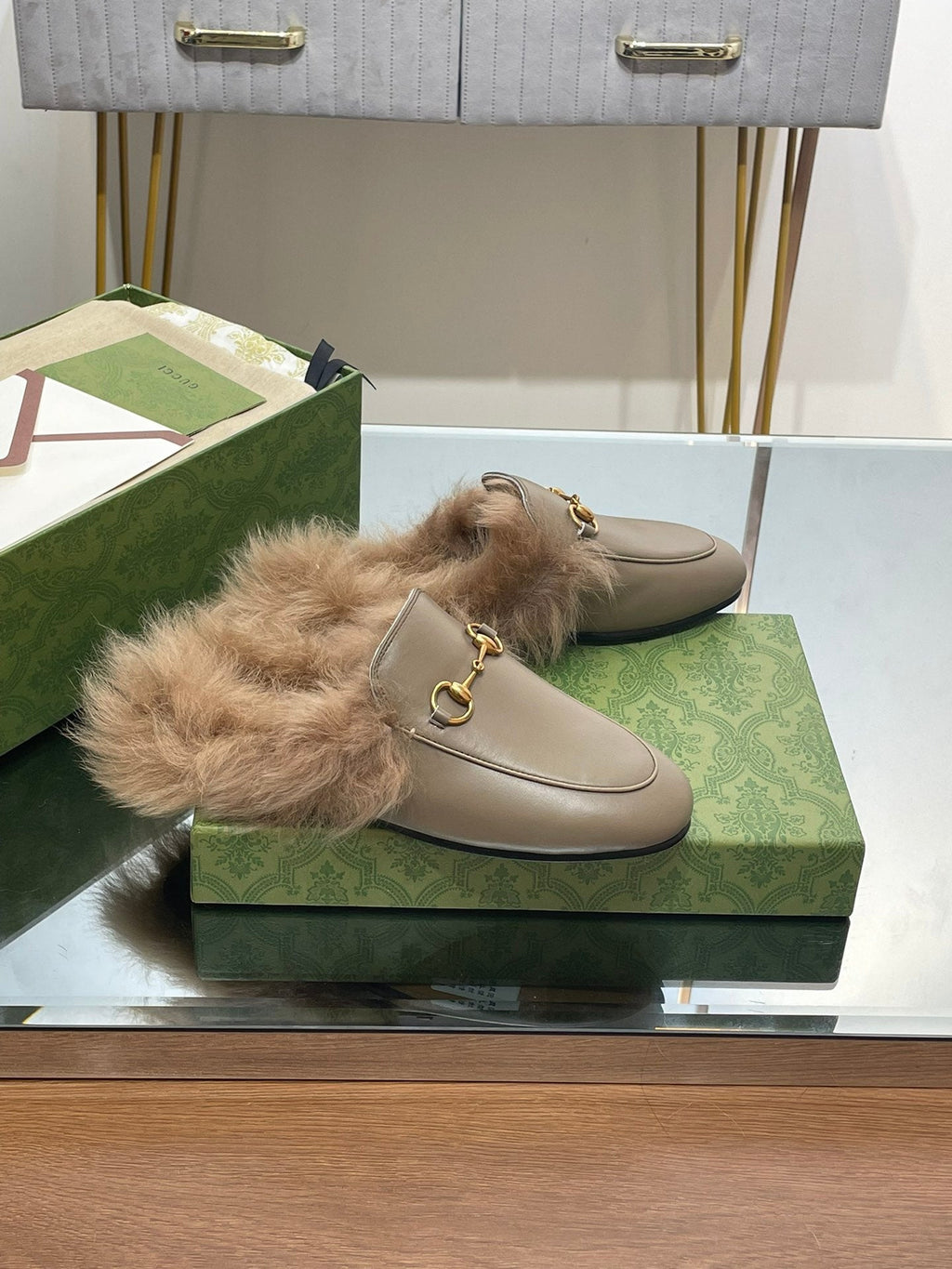 GUCCI HORSEBIT MULE IN PEANUT BROWN CALFSKIN AND LAMB WOOL LINING