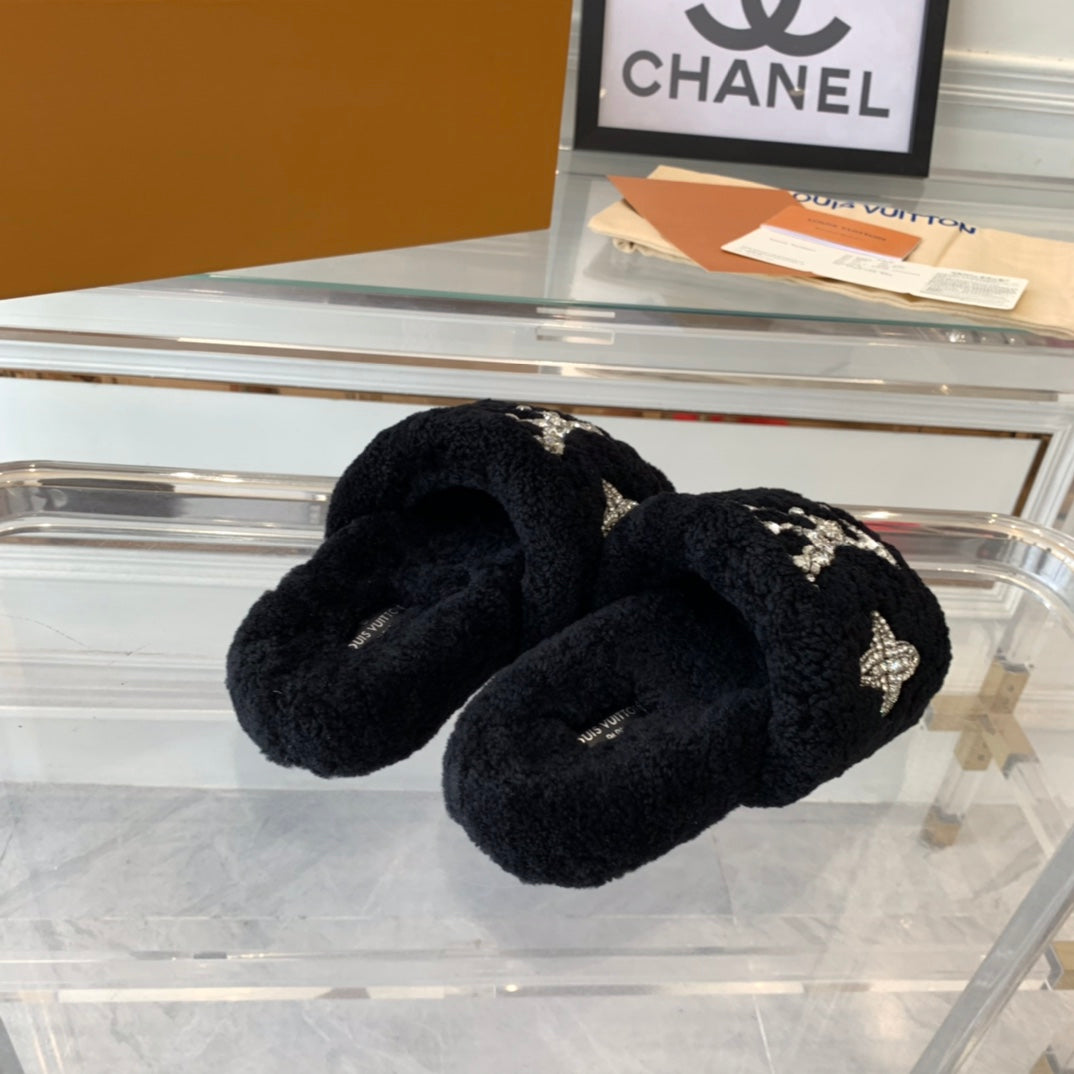LOUIS VUITTON LV WOMEN'S PASEO FLAT SLIPPER IN BLACK FLEECE