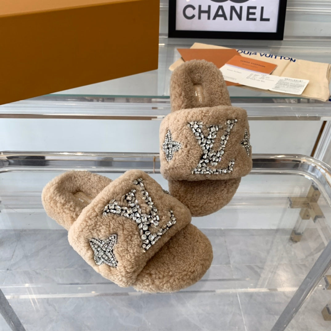 LOUIS VUITTON LV WOMEN'S PASEO FLAT SLIPPER IN TAN BROWN FLEECE