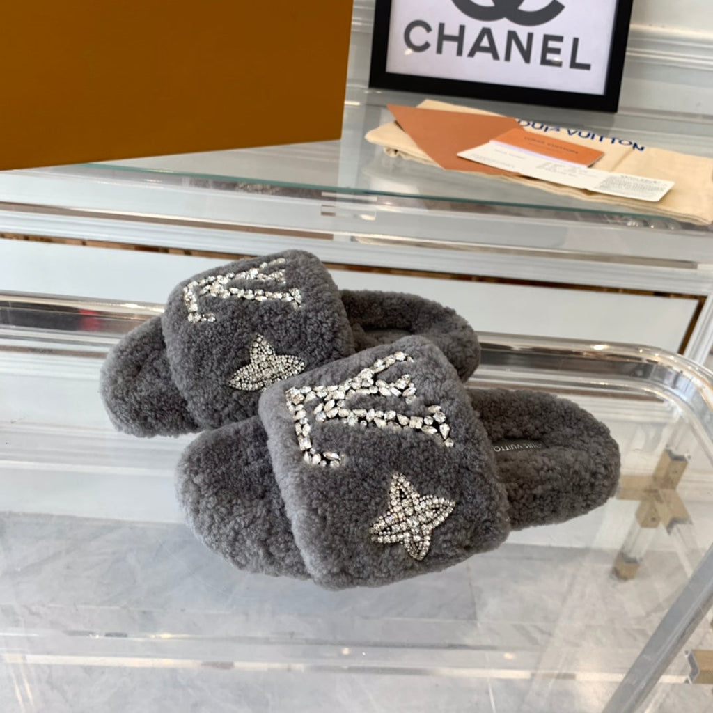 LOUIS VUITTON LV WOMEN'S PASEO FLAT SLIPPER IN GREY FLEECE