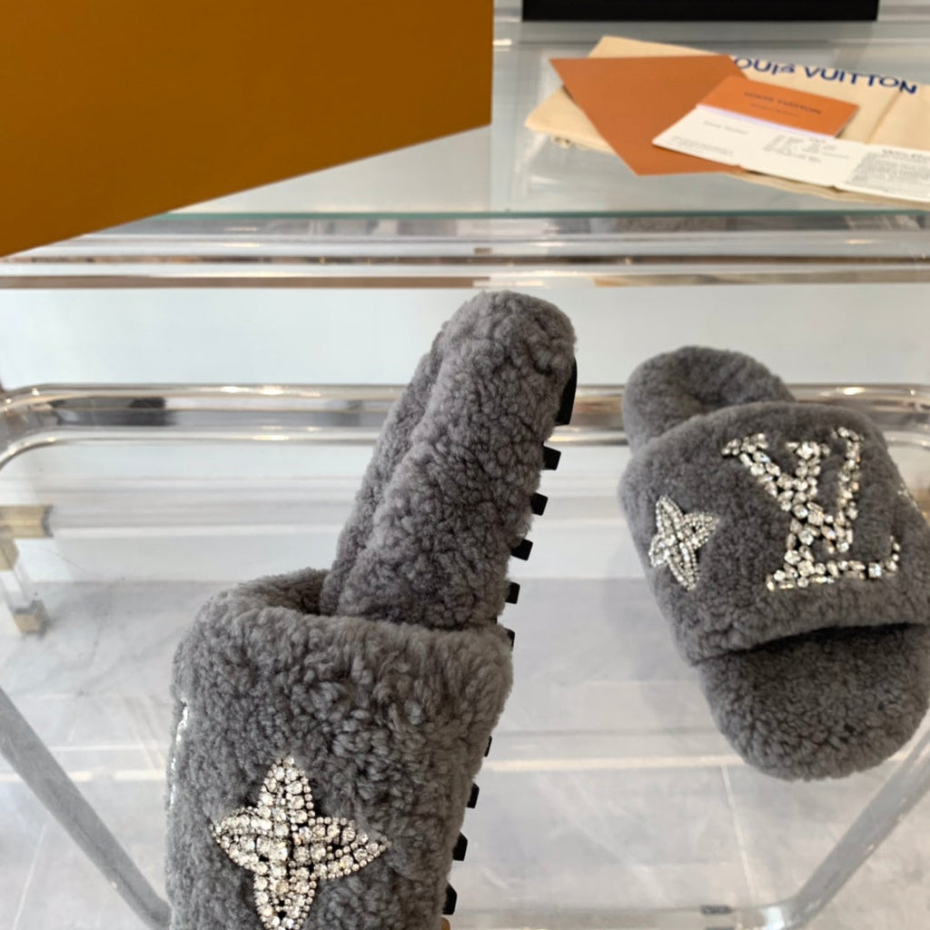 LOUIS VUITTON LV WOMEN'S PASEO FLAT SLIPPER IN GREY FLEECE