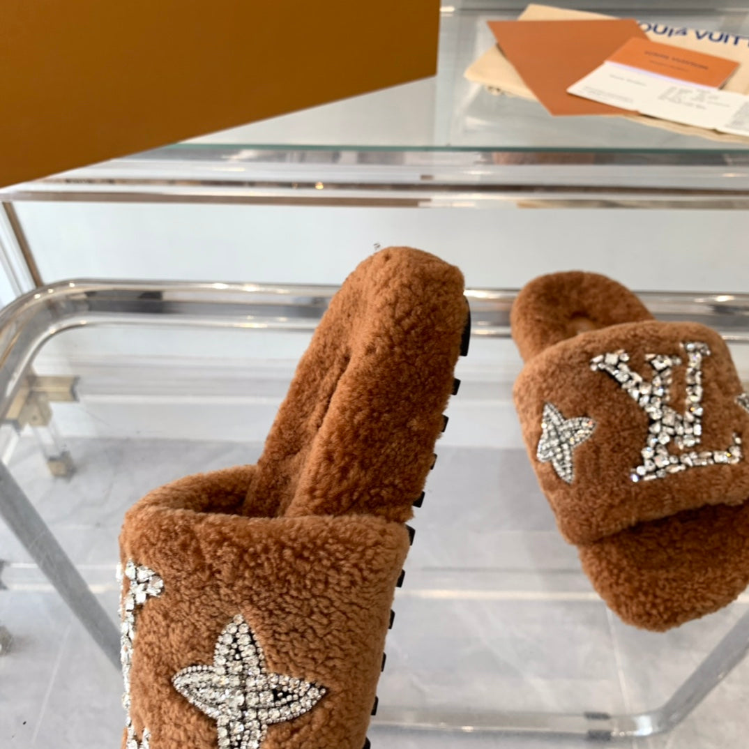 LOUIS VUITTON LV WOMEN'S PASEO FLAT SLIPPER IN CINNAMON BROWN FLEECE