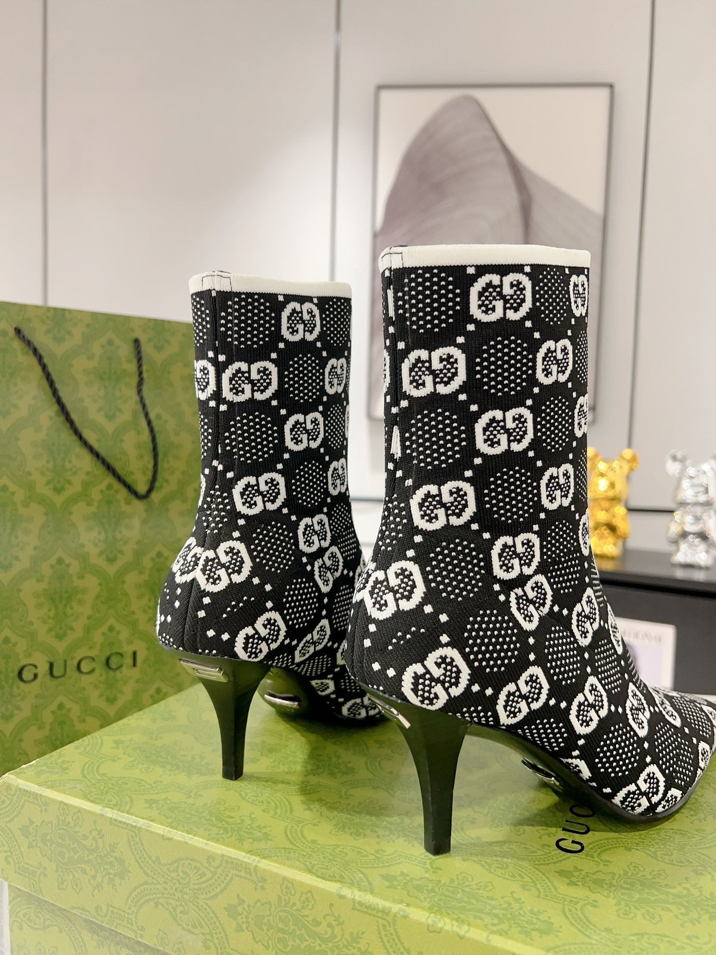 GUCCI ANKLE BOOTS IN BLACK MIX WHITE KNITTED FABRIC WITH RETRO STYLE