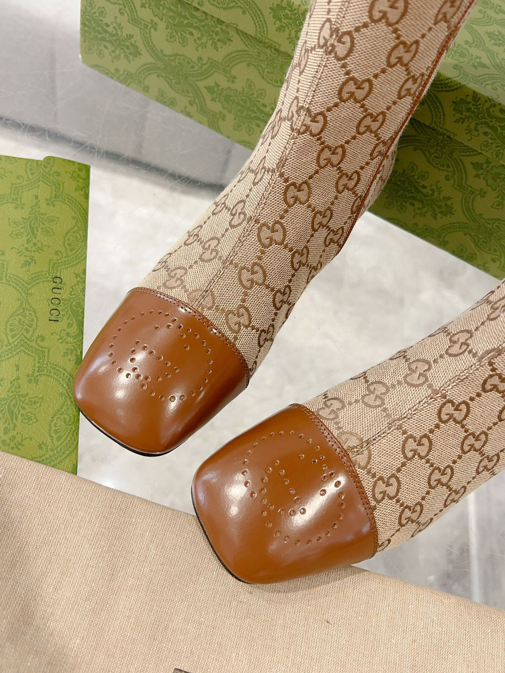 GUCCI KNEE BOOTS IN BRONZE BROWN MONOGRAM CANVAS AND GLOSSY SHEEPSKIN