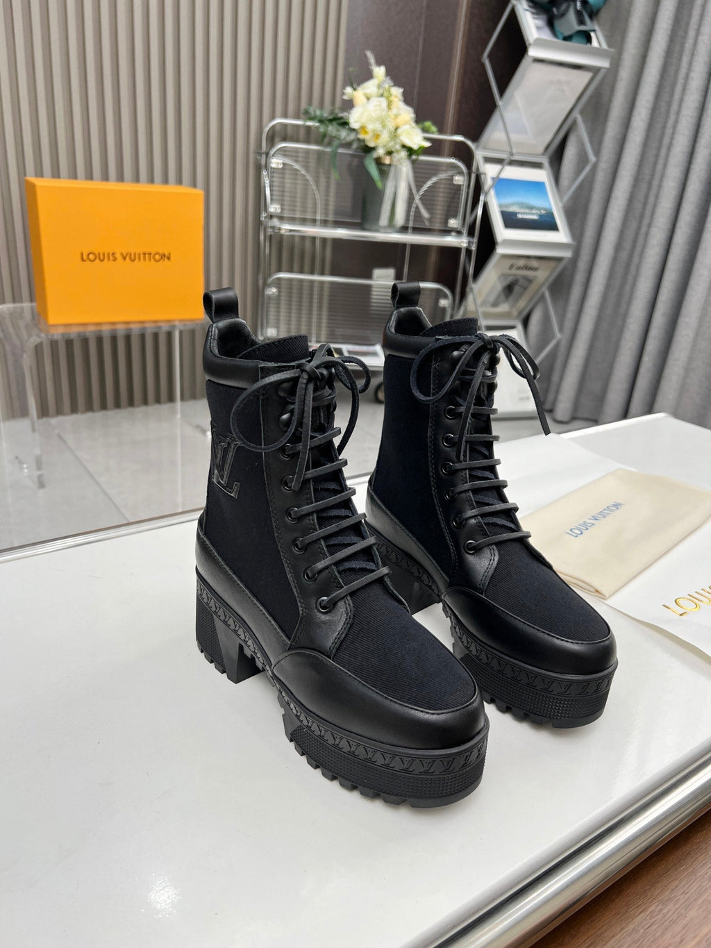 LOUIS VUITTON LAUREATE PLATFORM DESERT BOOT IN BLACK JACQUARD AND CALFSKIN