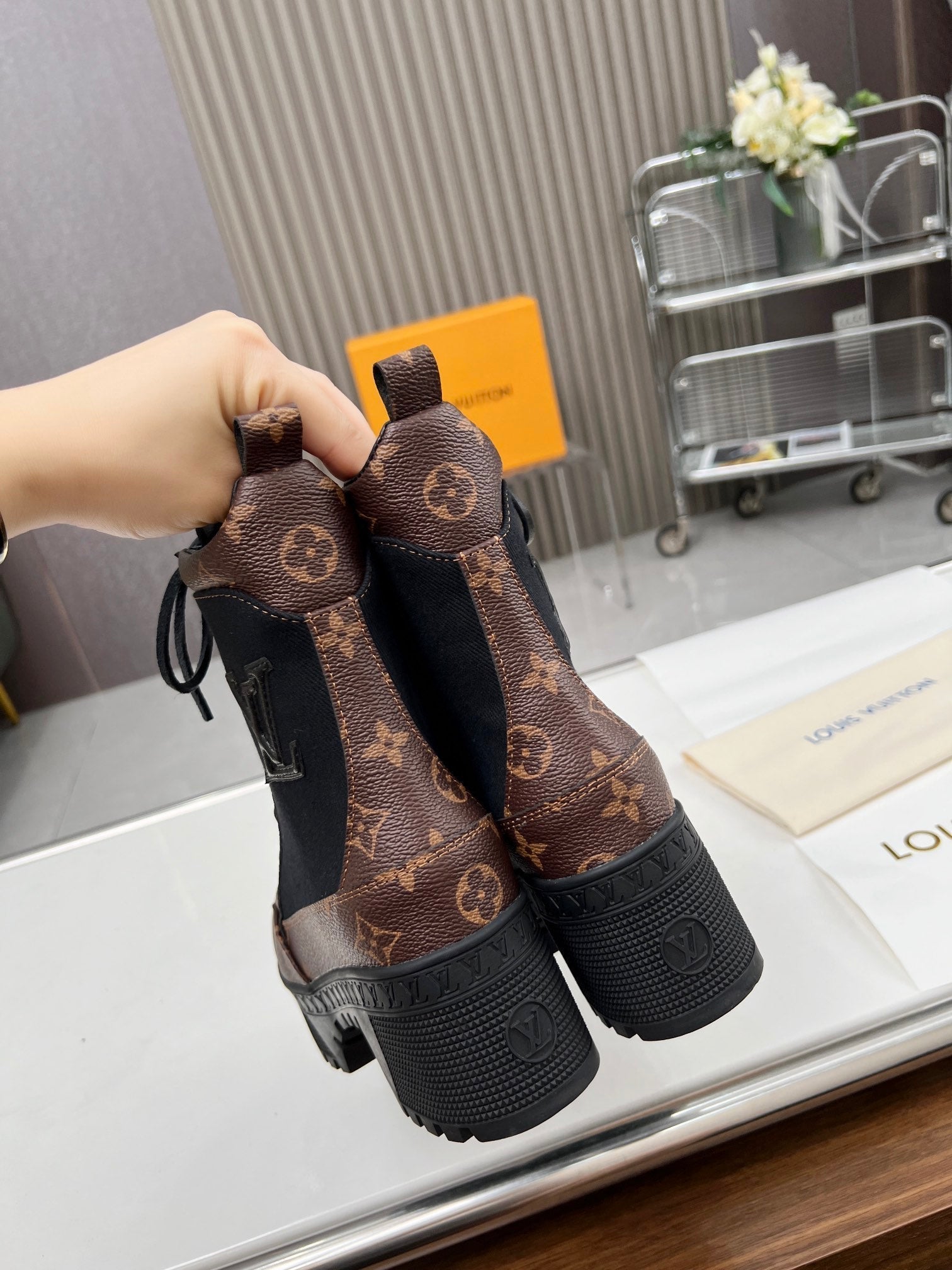 LOUIS VUITTON LAUREATE PLATFORM DESERT BOOT IN BLACK JACQUARD AND CHOCOLATE BROWN CALFSKIN