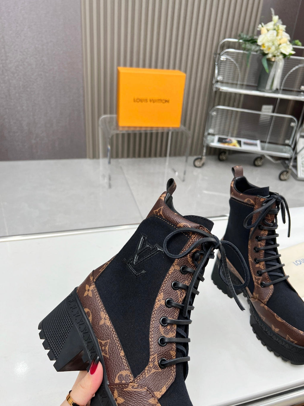 LOUIS VUITTON LAUREATE PLATFORM DESERT BOOT IN BLACK JACQUARD AND CHOCOLATE BROWN CALFSKIN