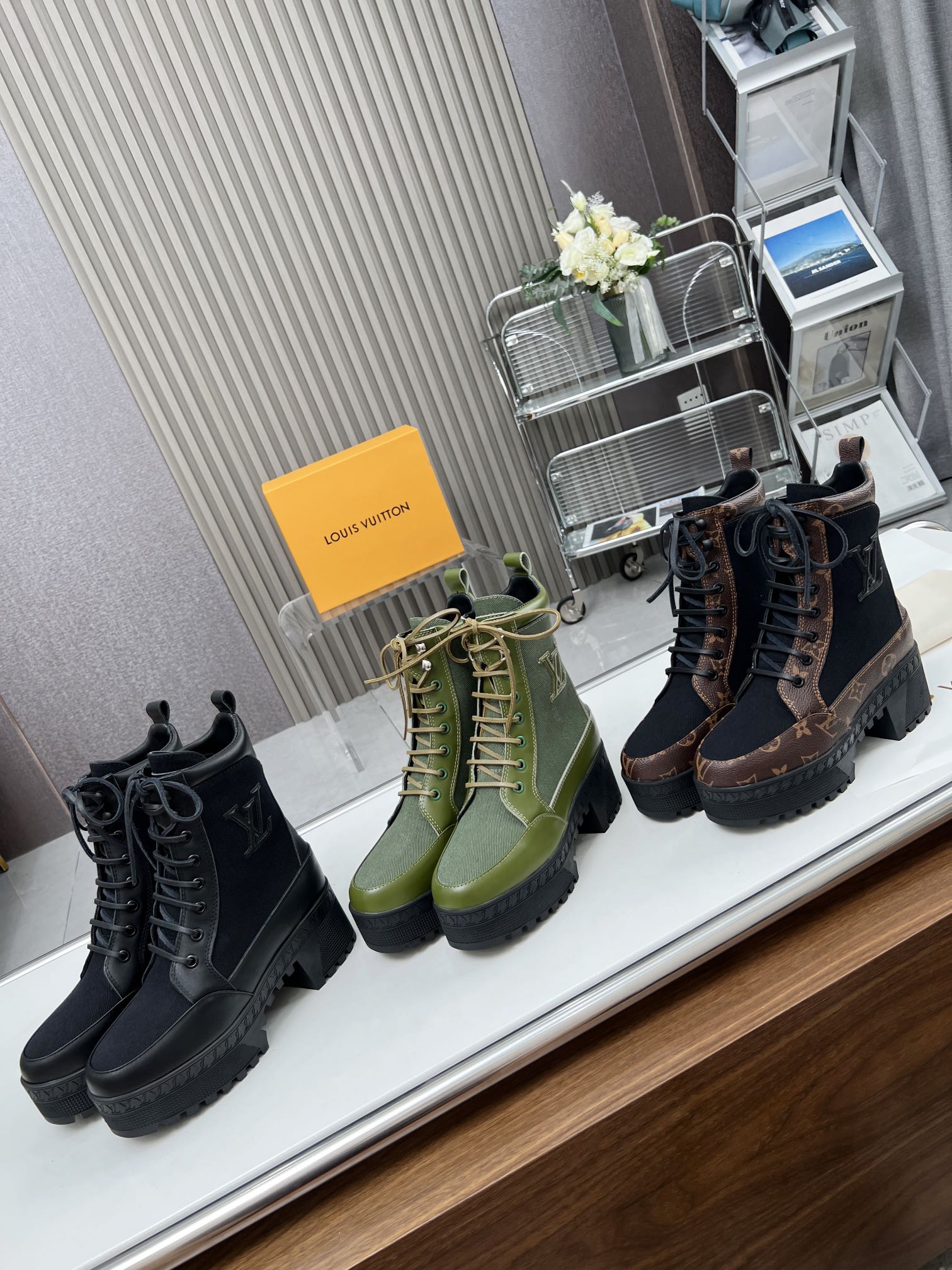 LOUIS VUITTON LAUREATE PLATFORM DESERT BOOT IN DARK OLIVE GREEN JACQUARD AND CALFSKIN