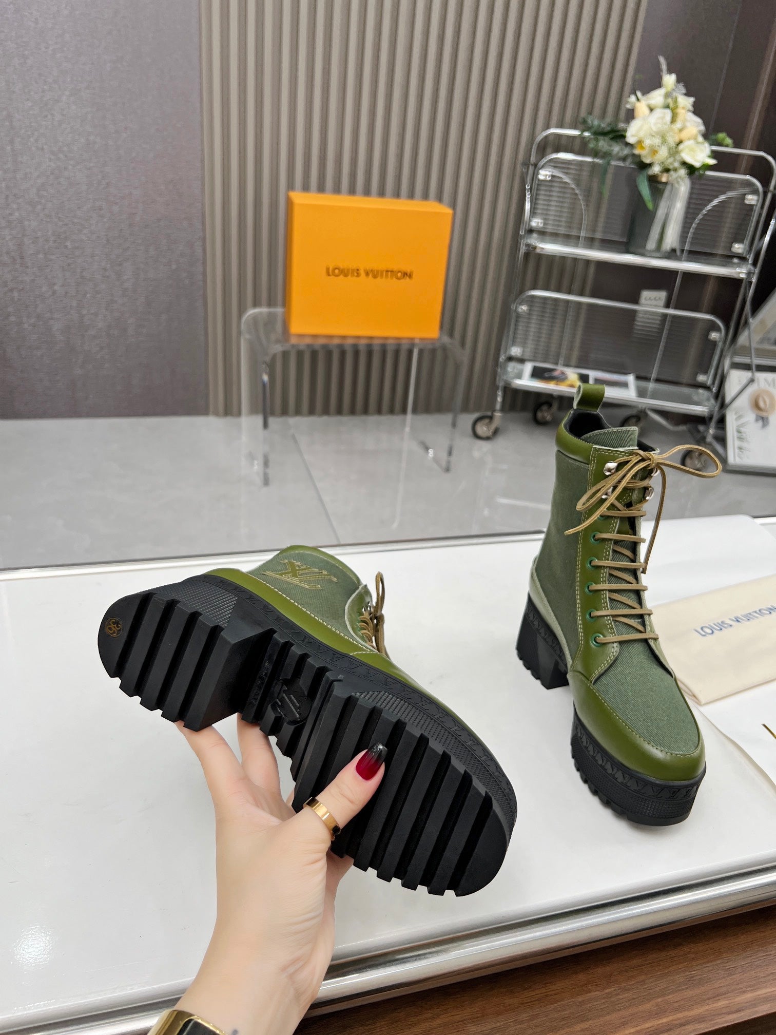LOUIS VUITTON LAUREATE PLATFORM DESERT BOOT IN DARK OLIVE GREEN JACQUARD AND CALFSKIN
