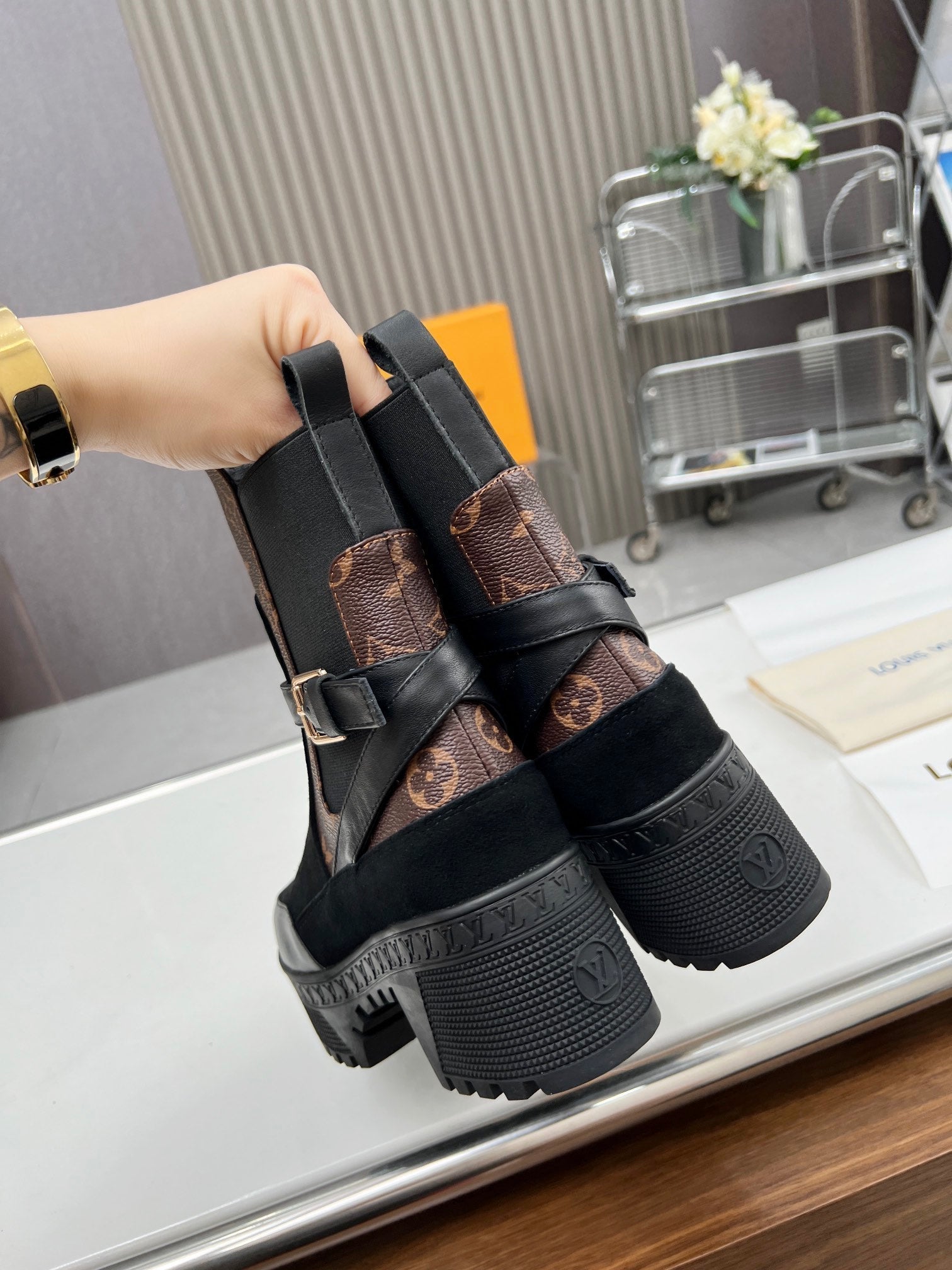 LOUIS VUITTON LAUREATE PLATFORM DESERT BOOT IN BLACK SUEDE AND BROWN CALFSKIN