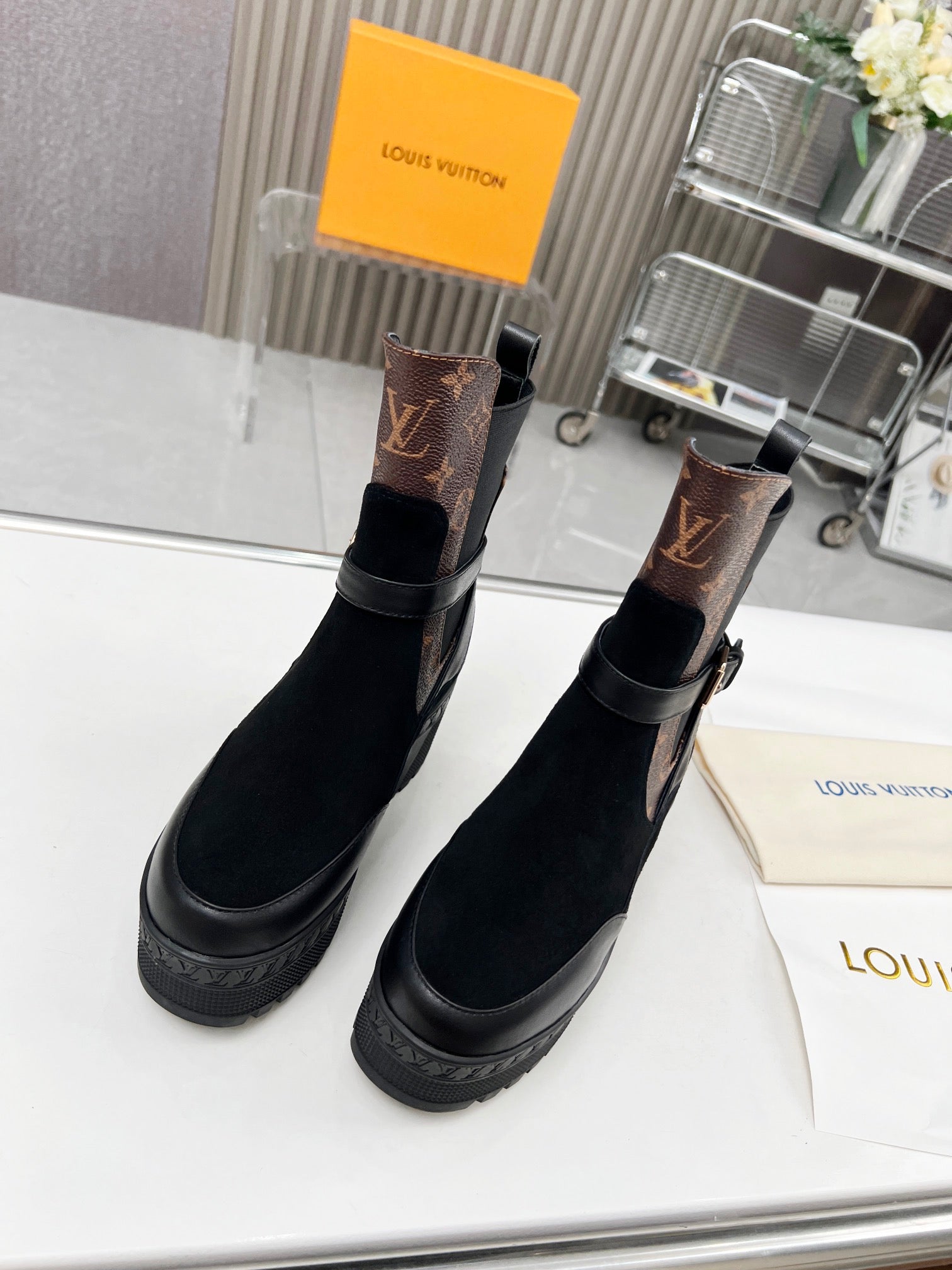 LOUIS VUITTON LAUREATE PLATFORM DESERT BOOT IN BLACK SUEDE AND BROWN CALFSKIN