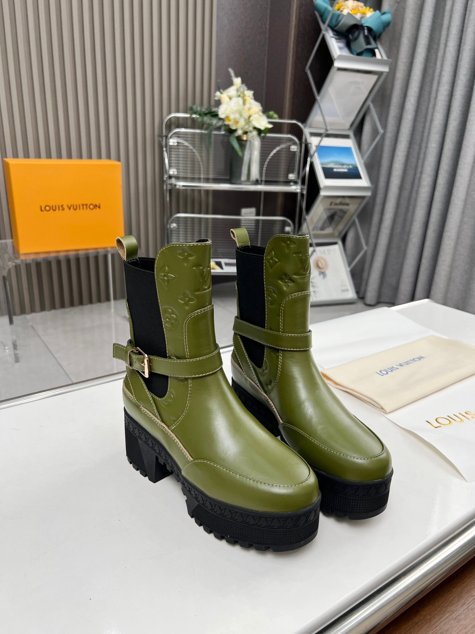 LOUIS VUITTON LAUREATE PLATFORM DESERT BOOT IN DARK OLIVE GREEN CALFSKIN