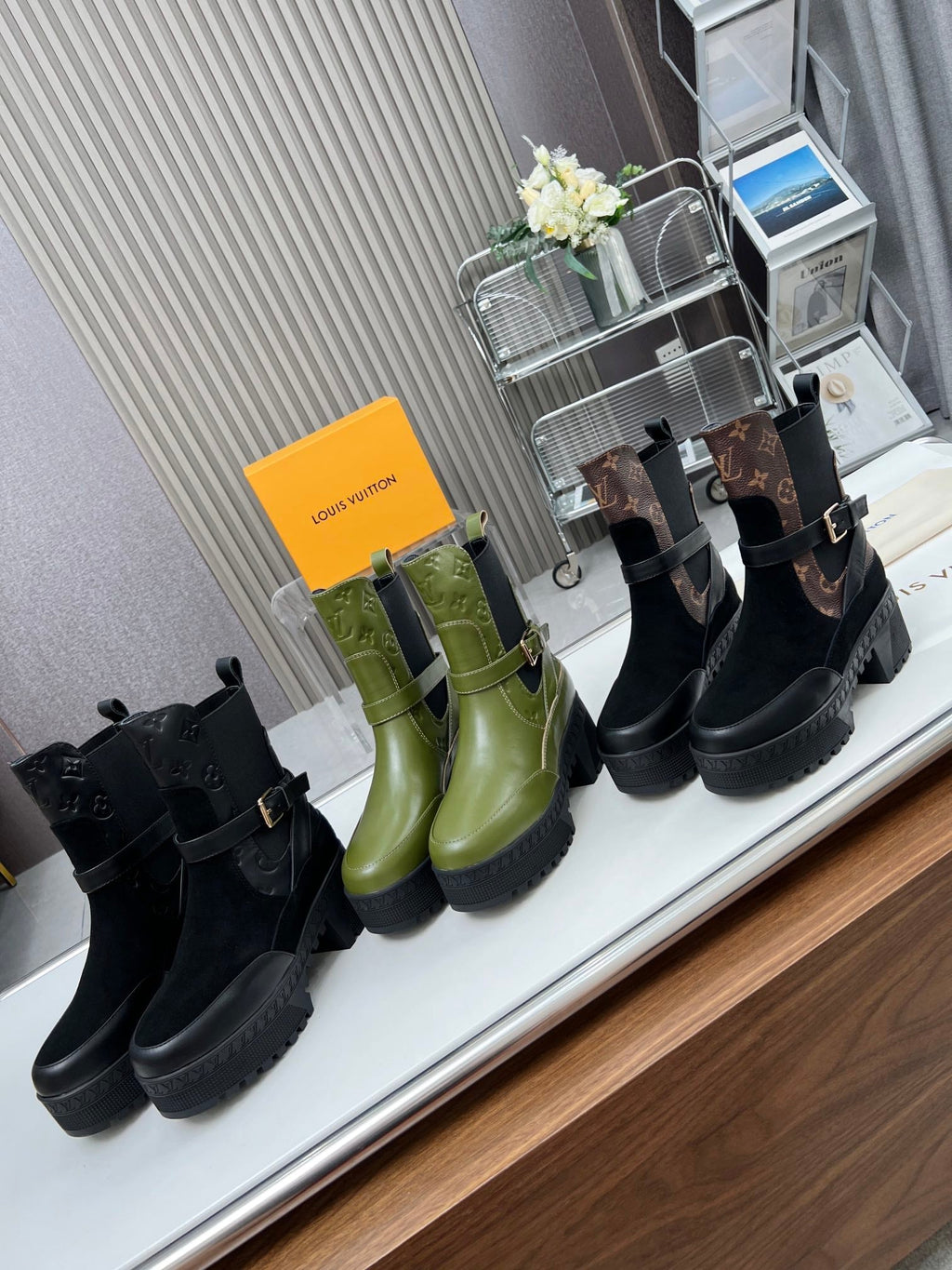 LOUIS VUITTON LAUREATE PLATFORM DESERT BOOT IN BLACK SUEDE AND CALFSKIN