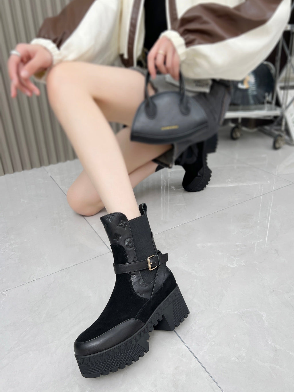 LOUIS VUITTON LAUREATE PLATFORM DESERT BOOT IN BLACK SUEDE AND CALFSKIN