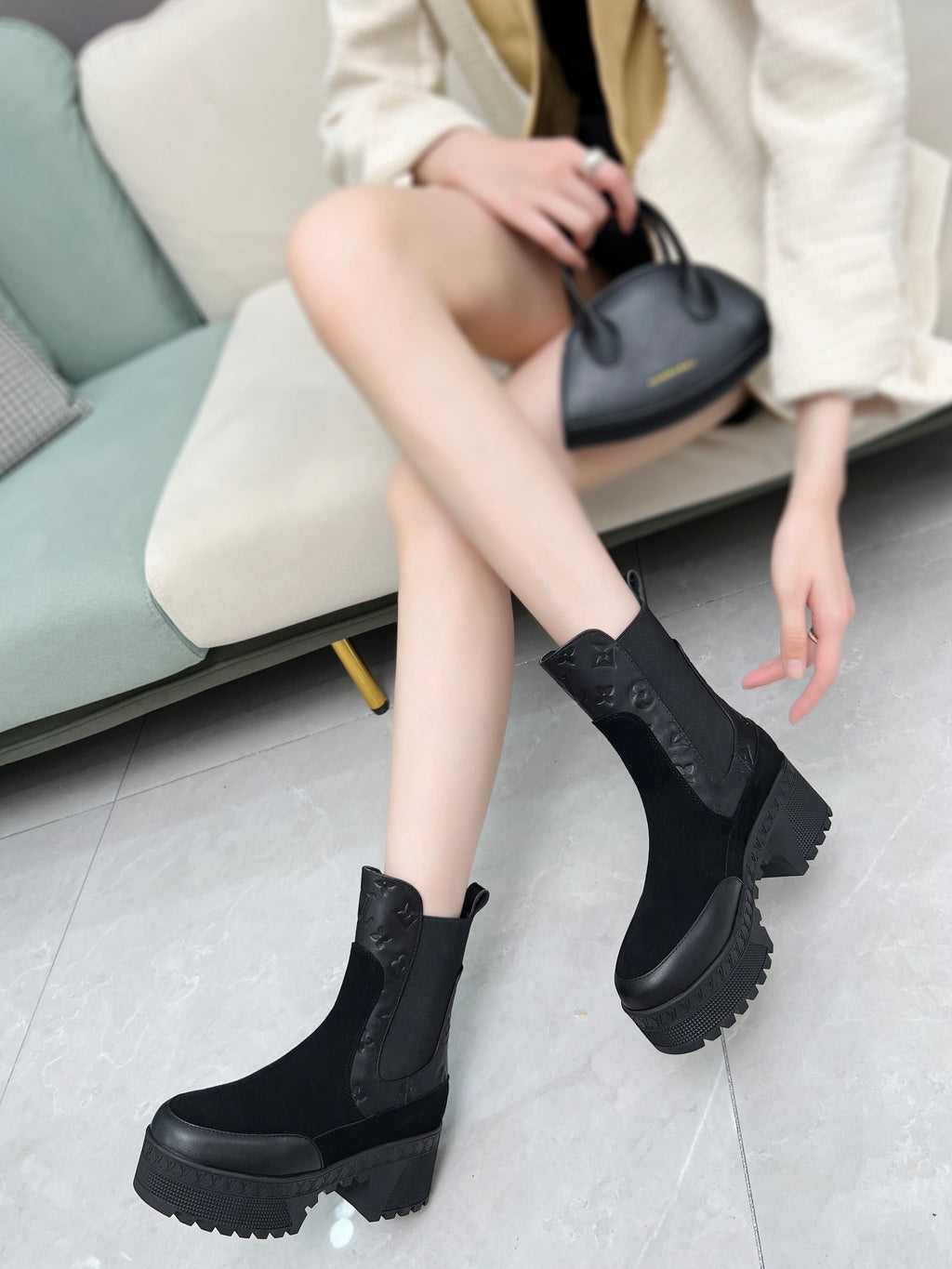 LOUIS VUITTON LV WOMEN SHORT BOOT IN BLACK CALFSKIN AND SUEDE
