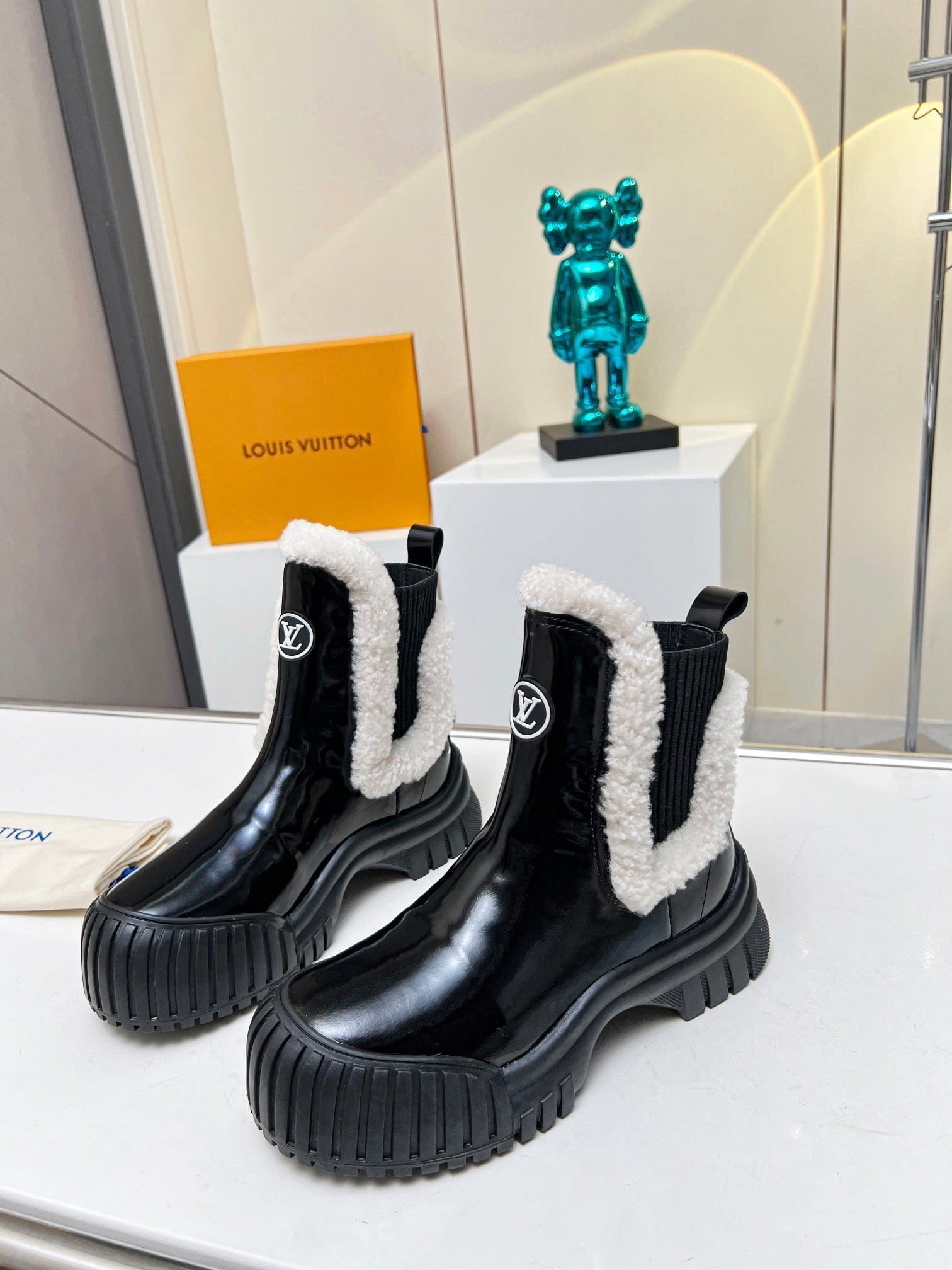 LOUIS VUITTON LV RUBY FLAT ANKLE BOOT IN BLACK CALFSKIN AND WHITE SHEARLING