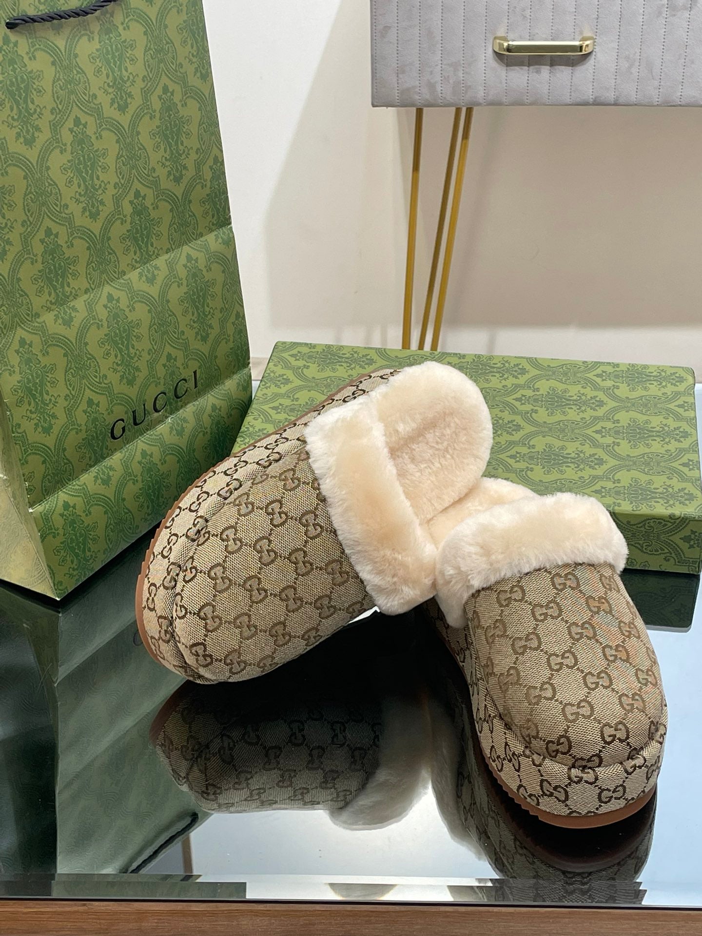 GUCCI MOLLY MULE IN PEANUT BROWN MONOGRAM JACQUARD FABRIC AND SHEARLING LINING