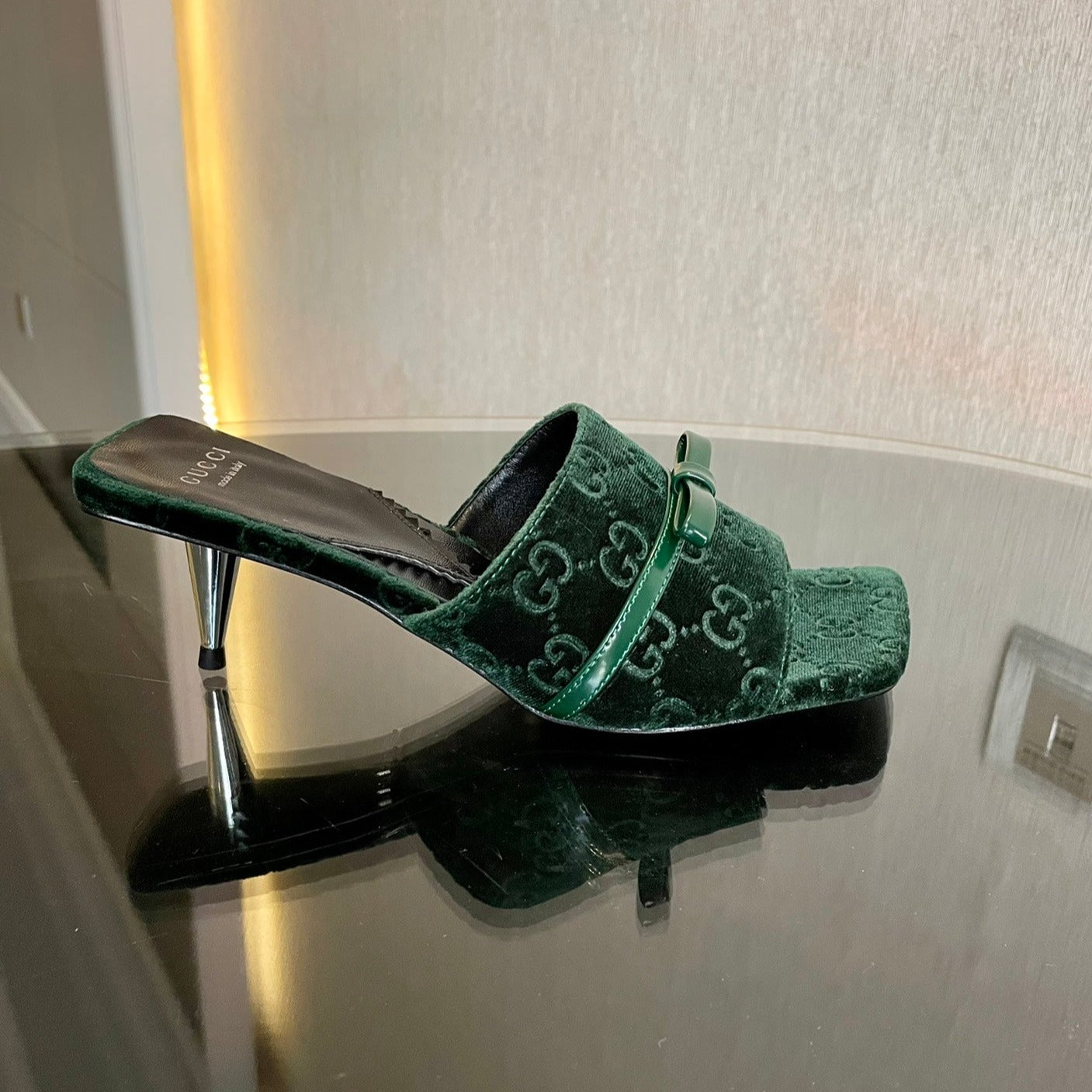 GUCCI VELVET HIGH HEEL SANDALS WITH BEAUTIFUL LOGO DETAILS GREEN FOREST