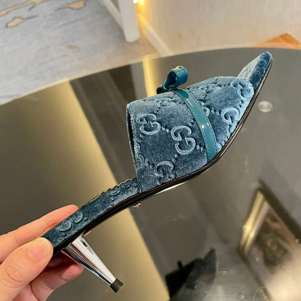 GUCCI VELVET HIGH HEEL SANDALS WITH BEAUTIFUL LOGO DETAILS BLUE SKY