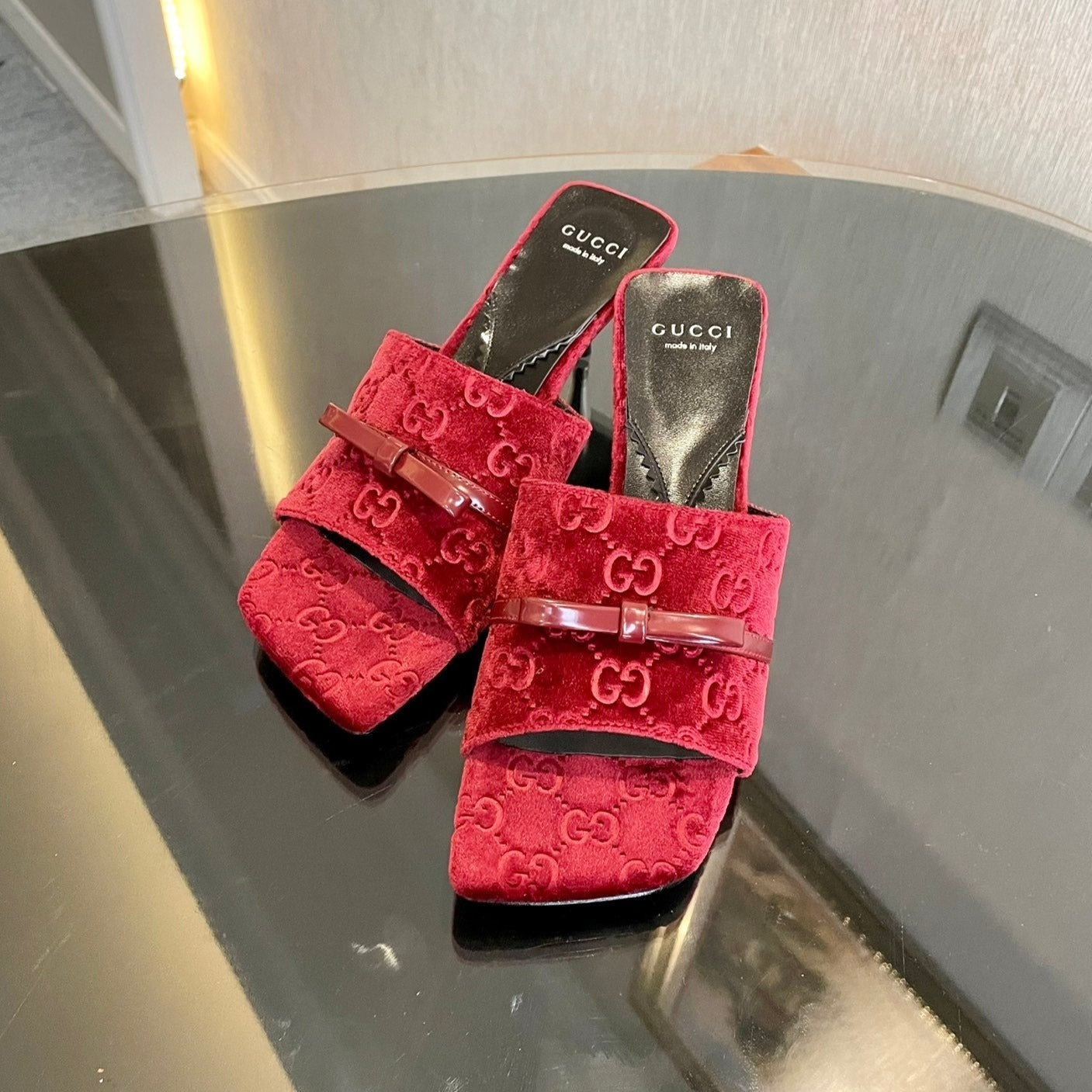 GUCCI VELVET HIGH HEEL SANDALS WITH BEAUTIFUL LOGO DETAILS WINE RED