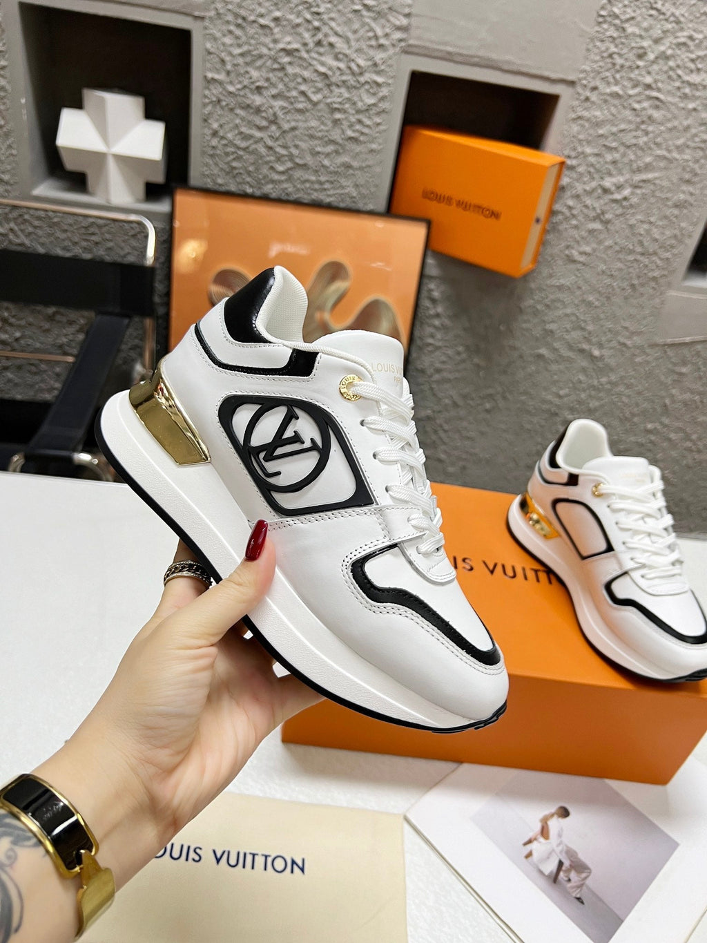 LOUIS VUITTON LV WOMEN SNEAKER IN WHITE MIX BLACK CALFSKIN