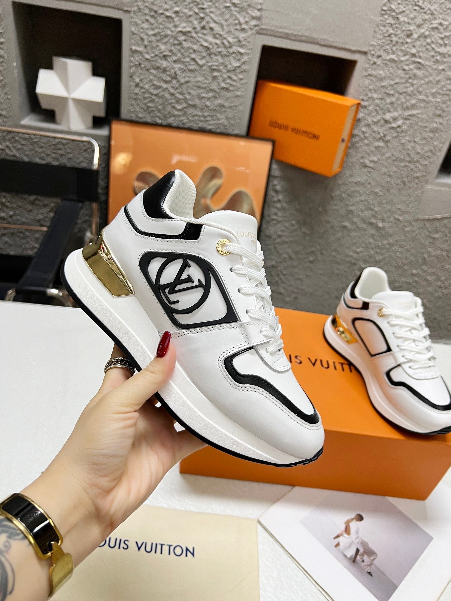 LOUIS VUITTON LV WOMEN SNEAKER IN WHITE MIX BLACK CALFSKIN
