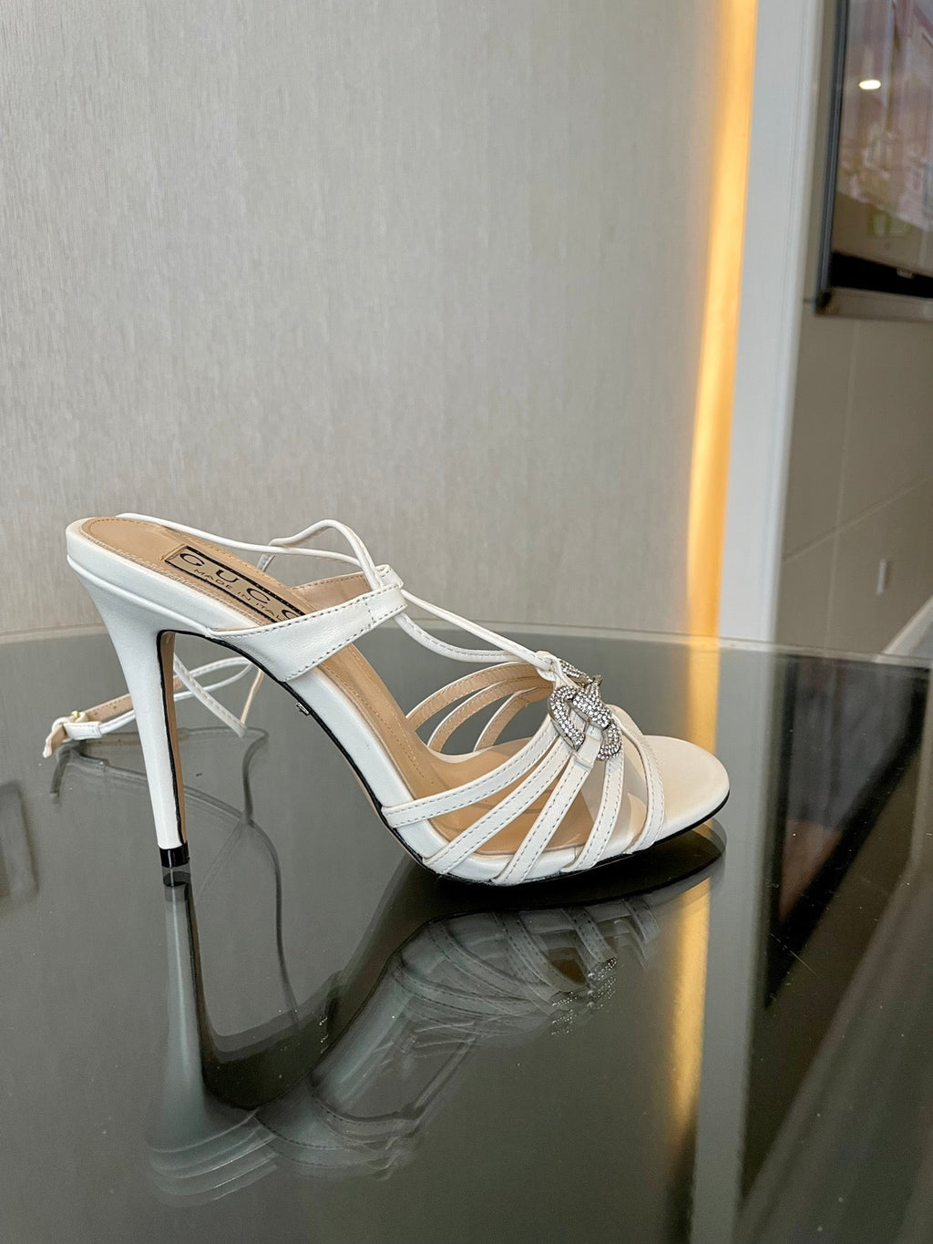 GUCCI CRYSTAL HORSEBIT SANDAL CREAMY WHITE LAMBSKIN