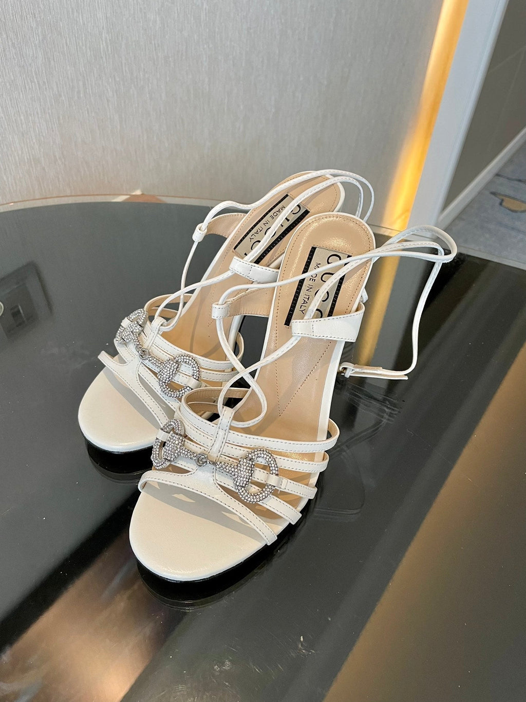 GUCCI CRYSTAL HORSEBIT SANDAL CREAMY WHITE LAMBSKIN