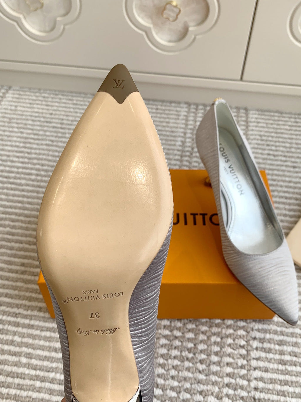 LOUIS VUITTON BLOSSOM PUMP 7 CM IN SILVER IMPORTED STRIPED SILK SATIN