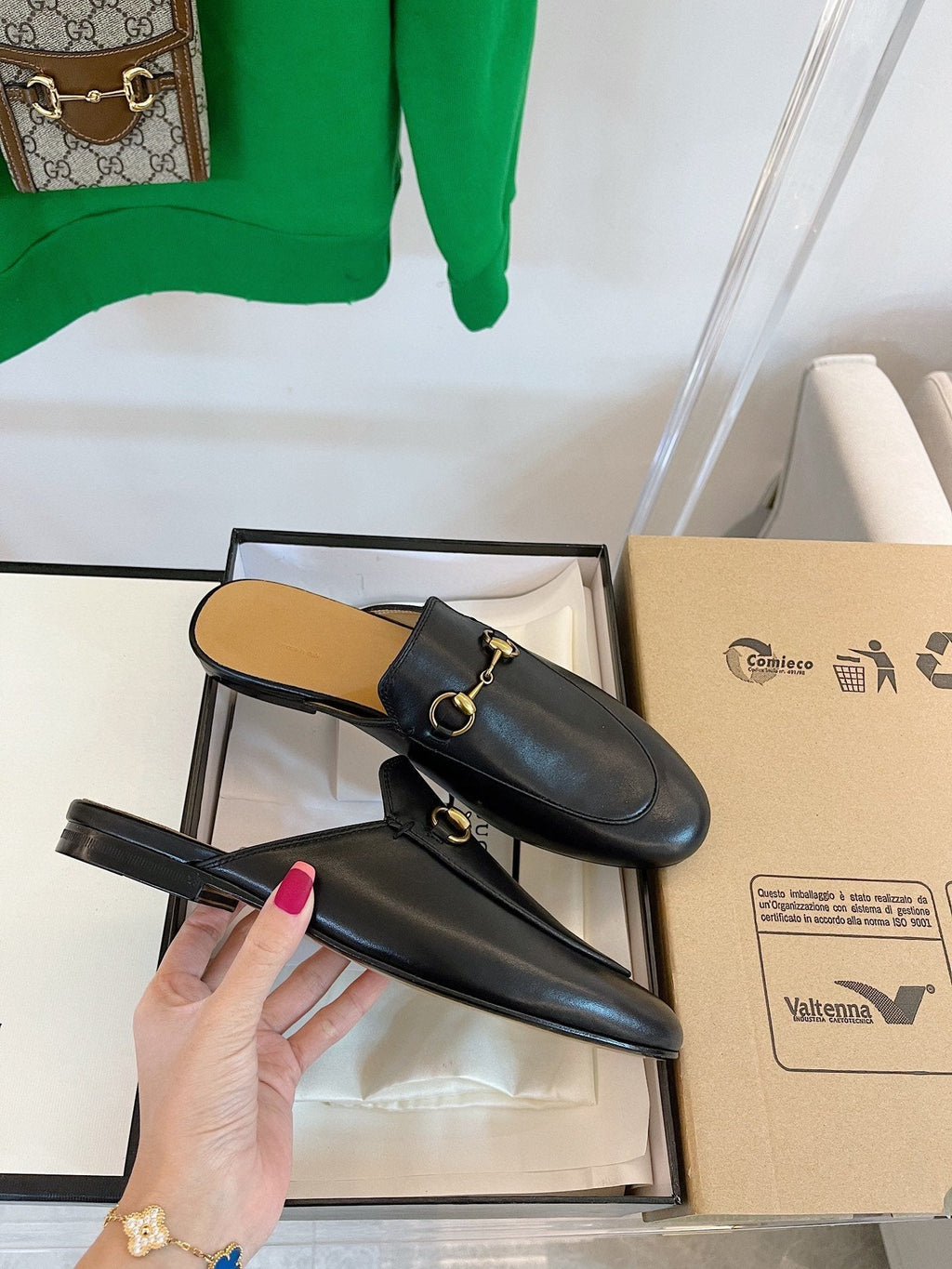 GUCCI SLIPPER MULES BLACK