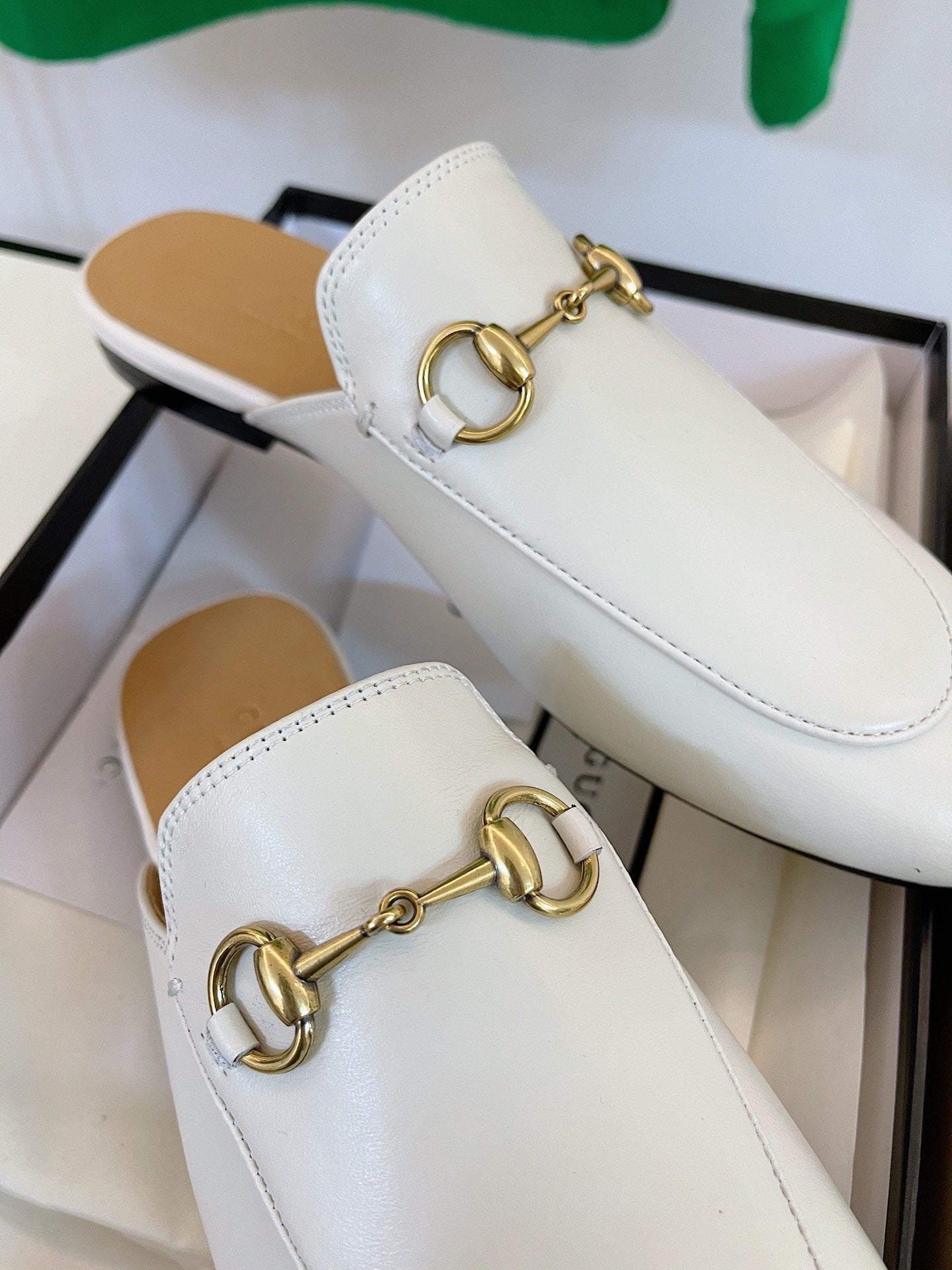 GUCCI SLIPPER MULES WHITE