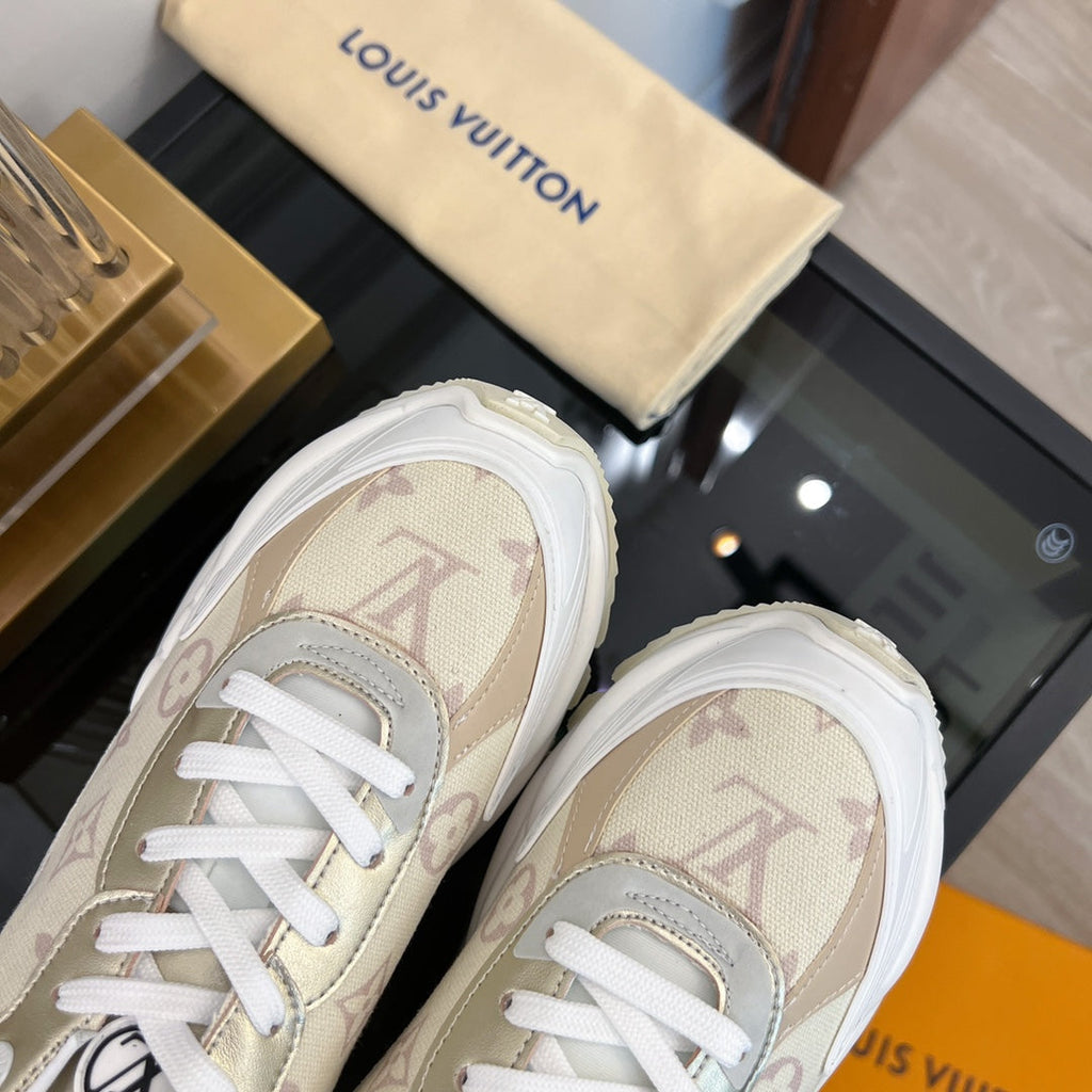 LOUIS VUITTON LV RUN 55 SNEAKER GEIGE
