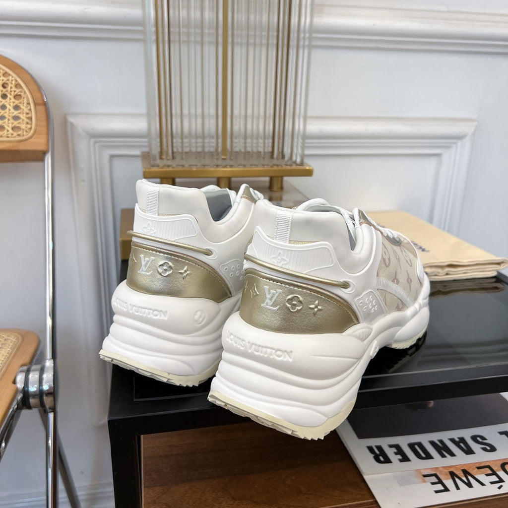 LOUIS VUITTON LV RUN 55 SNEAKER GEIGE