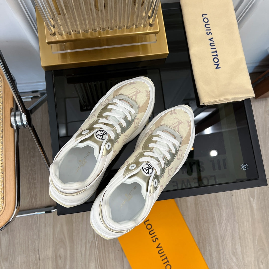 LOUIS VUITTON LV RUN 55 SNEAKER GEIGE