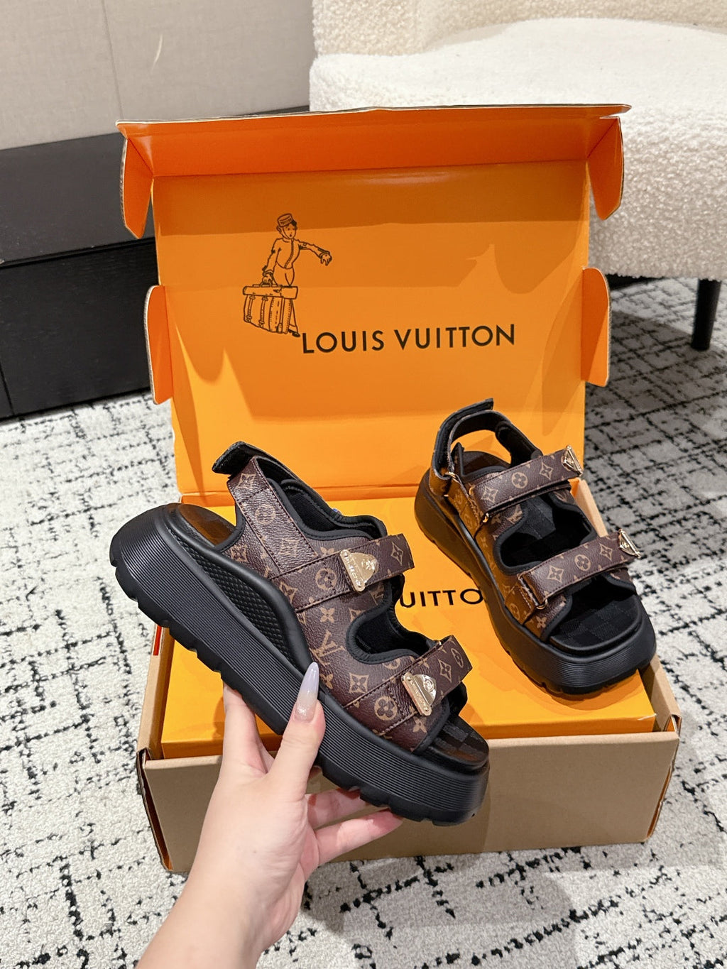 LOUIS VUITTON LV WEDGE SANDALS 25S 55 MM IN BROWN AND BLACK CALFSKIN WITH LOGO PATTERN