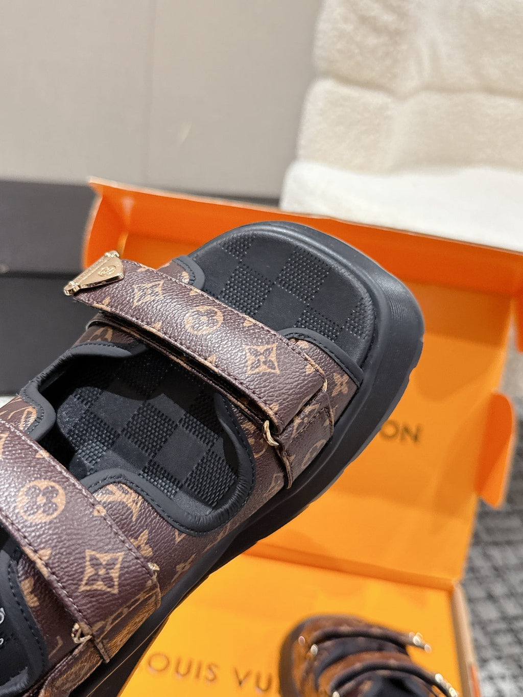 LOUIS VUITTON LV WEDGE SANDALS 25S 55 MM IN BROWN AND BLACK CALFSKIN WITH LOGO PATTERN