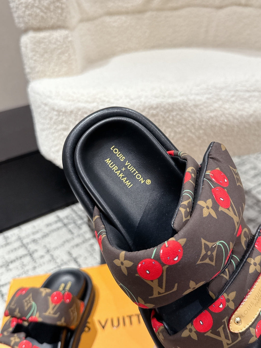 LOUIS VUITTON LV MIAMI-STYLE SANDALS 25S IN BROWN FABRIC AND BLACK CALFSKIN