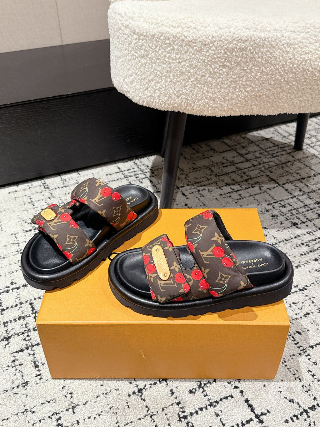 LOUIS VUITTON LV MIAMI-STYLE SANDALS 25S IN BROWN FABRIC AND BLACK CALFSKIN