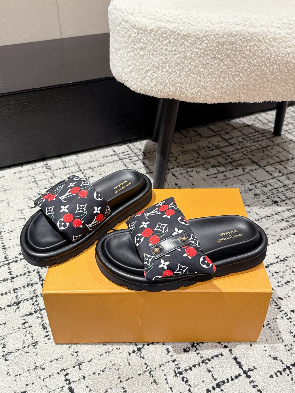 LOUIS VUITTON LV MIAMI-STYLE SANDALS 25S IN BLACK FABRIC AND CALFSKIN