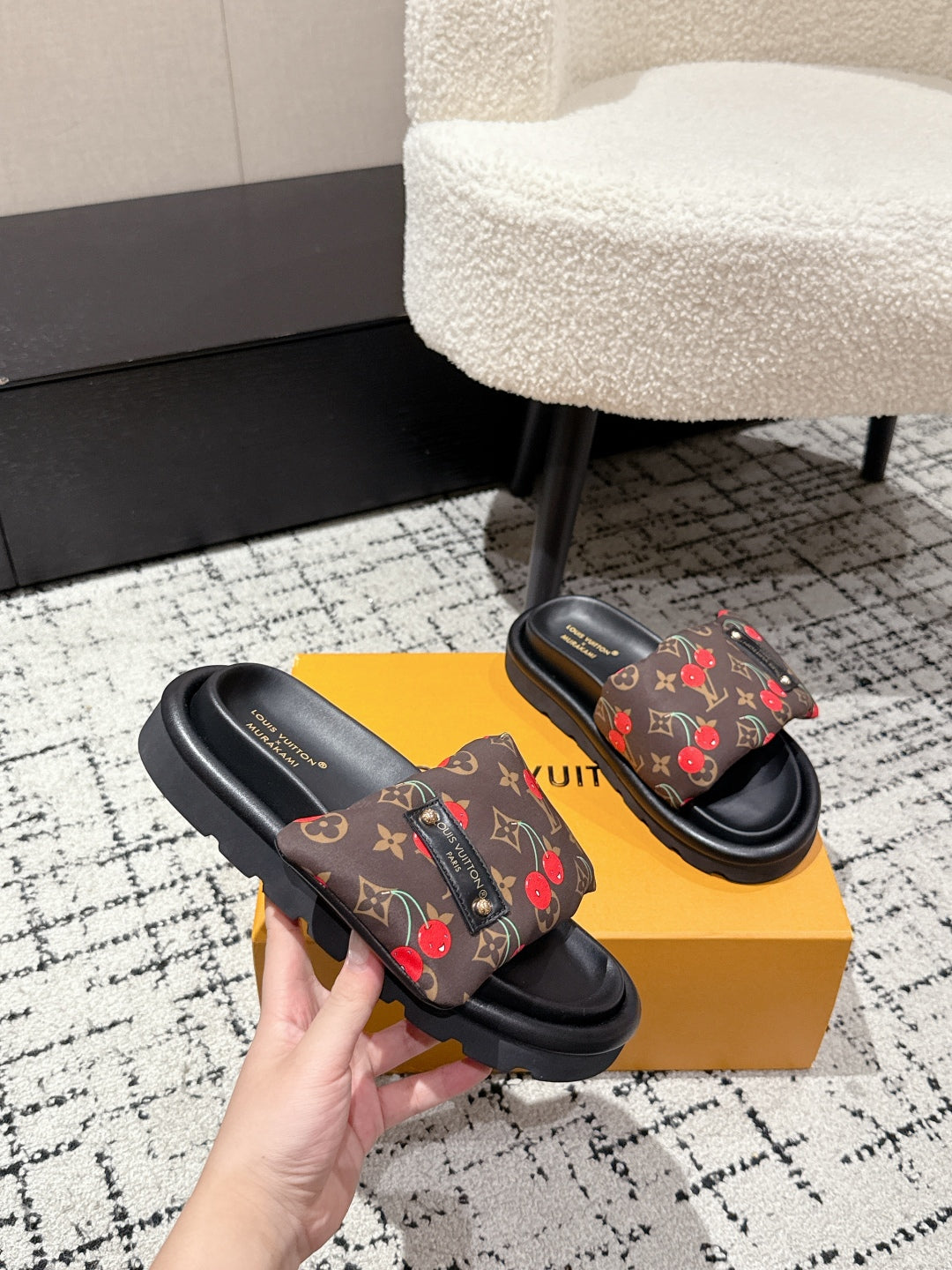 LOUIS VUITTON LV MIAMI-STYLE SANDALS 25S IN BROWN FABRIC AND BLACK CALFSKIN
