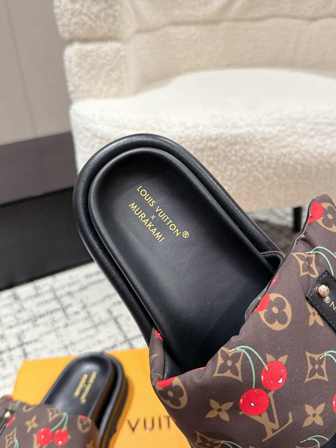 LOUIS VUITTON LV MIAMI-STYLE SANDALS 25S IN BROWN FABRIC AND BLACK CALFSKIN