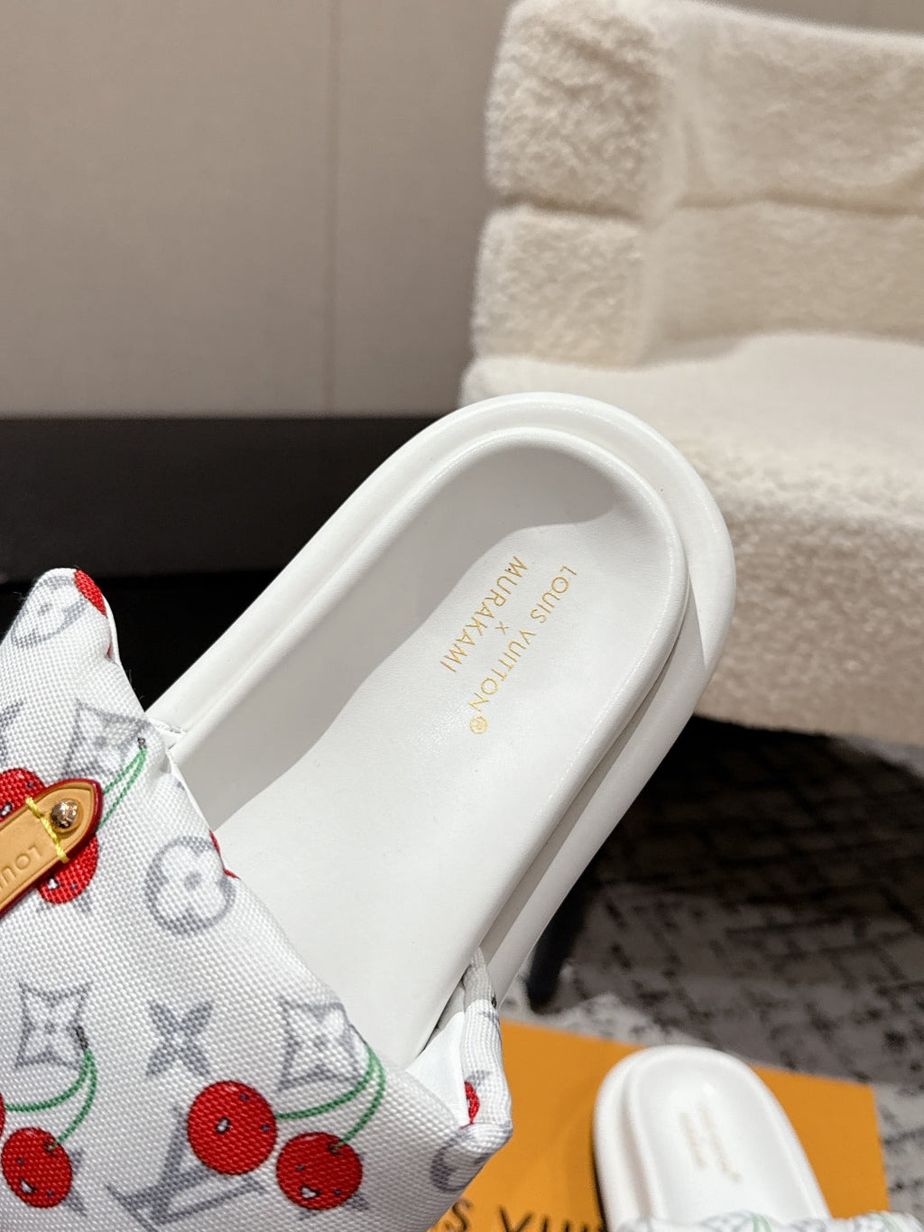 LOUIS VUITTON LV MIAMI-STYLE SANDALS 25S IN WHITE FABRIC AND CALFSKIN
