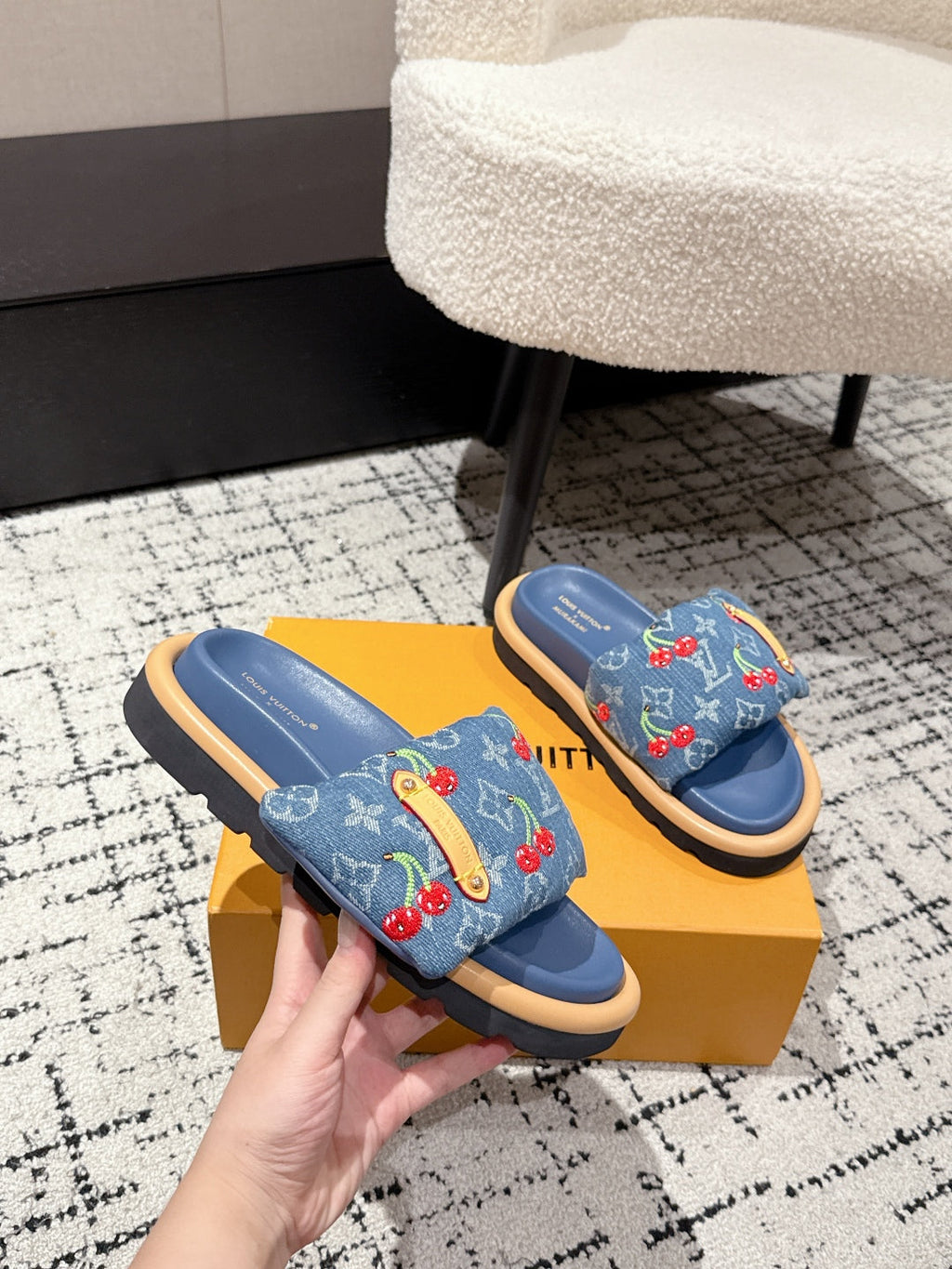LOUIS VUITTON LV MIAMI-STYLE SANDALS 25S IN BLUE DENIM AND CALFSKIN