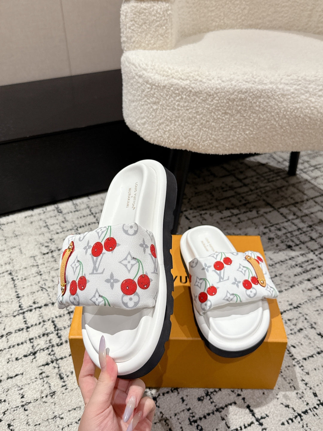 LOUIS VUITTON LV MIAMI-STYLE SANDALS 25S IN WHITE FABRIC AND CALFSKIN