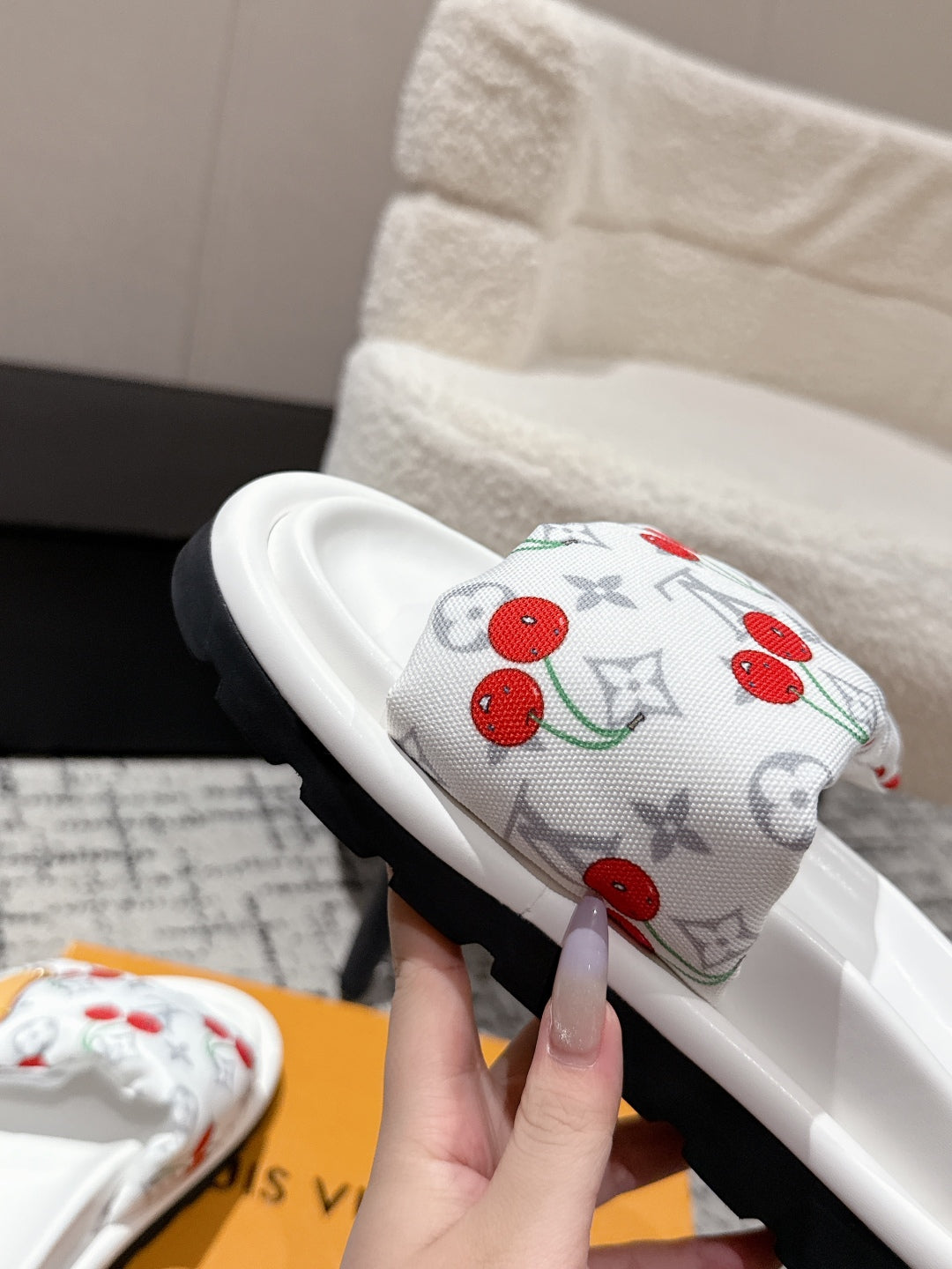 LOUIS VUITTON LV MIAMI-STYLE SANDALS 25S IN WHITE FABRIC AND CALFSKIN