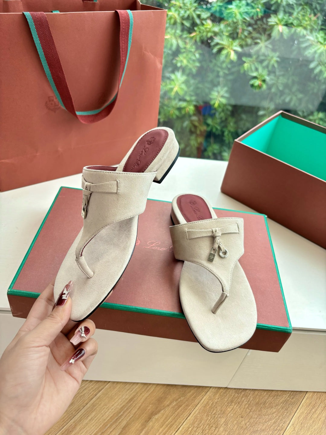 LP THONG SANDALS 25S IN CREAM BEIGE SUEDE