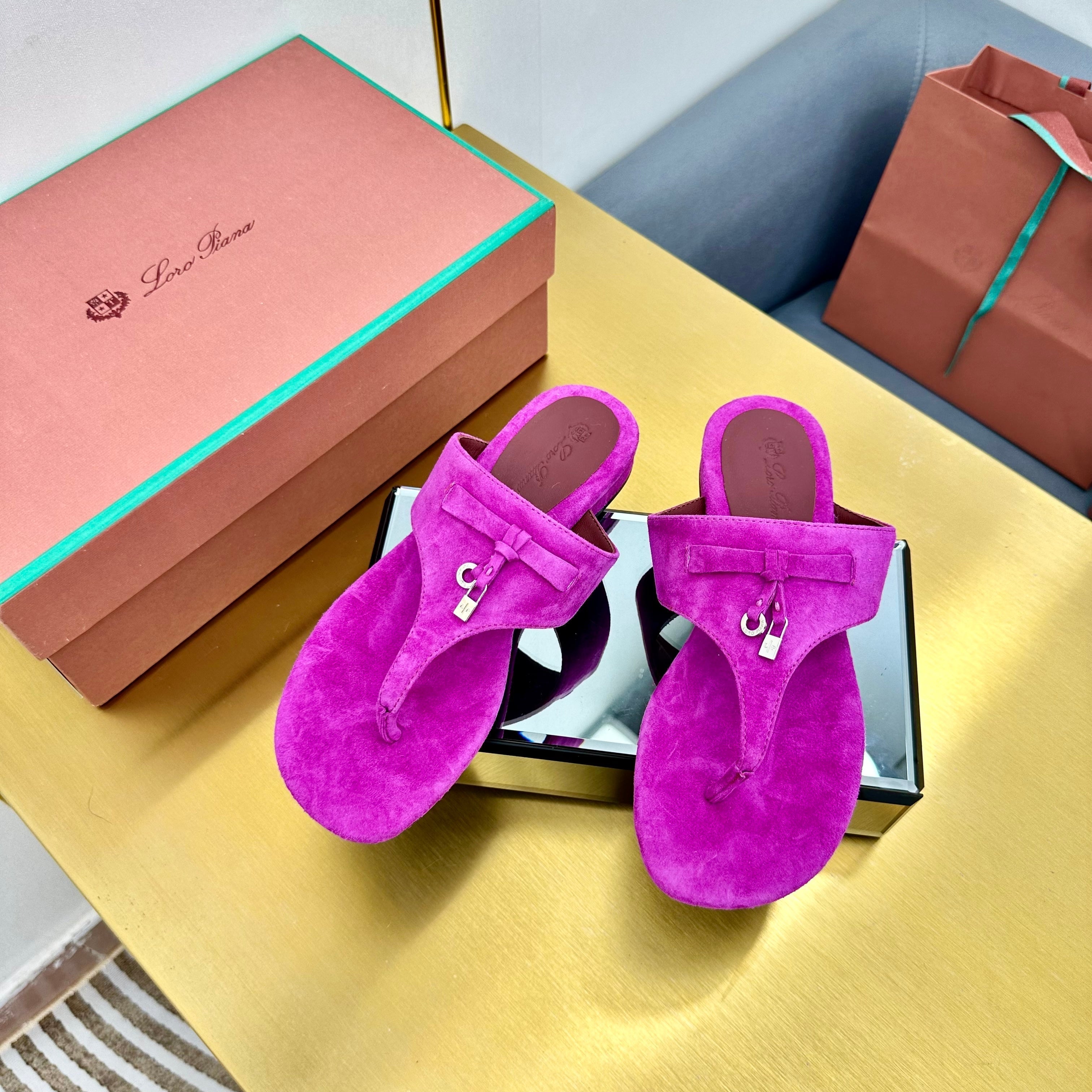 FLIP FLOPS IN NEON PINK SUEDE AND HARDWARE SILVER