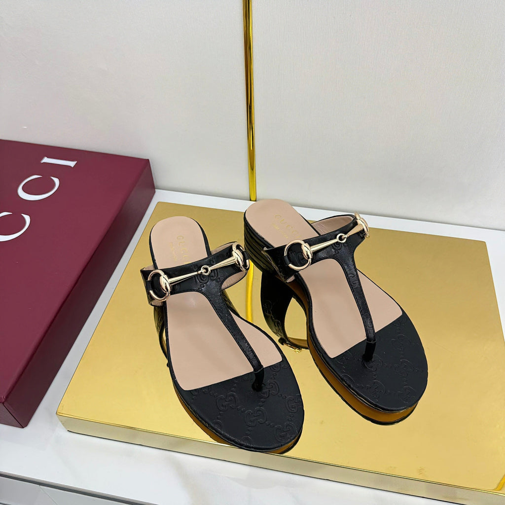 GUCCI THONG SANDALS IN BLACK LAMBSKIN PRINTED LOGO WITH GOLD HARDWARE